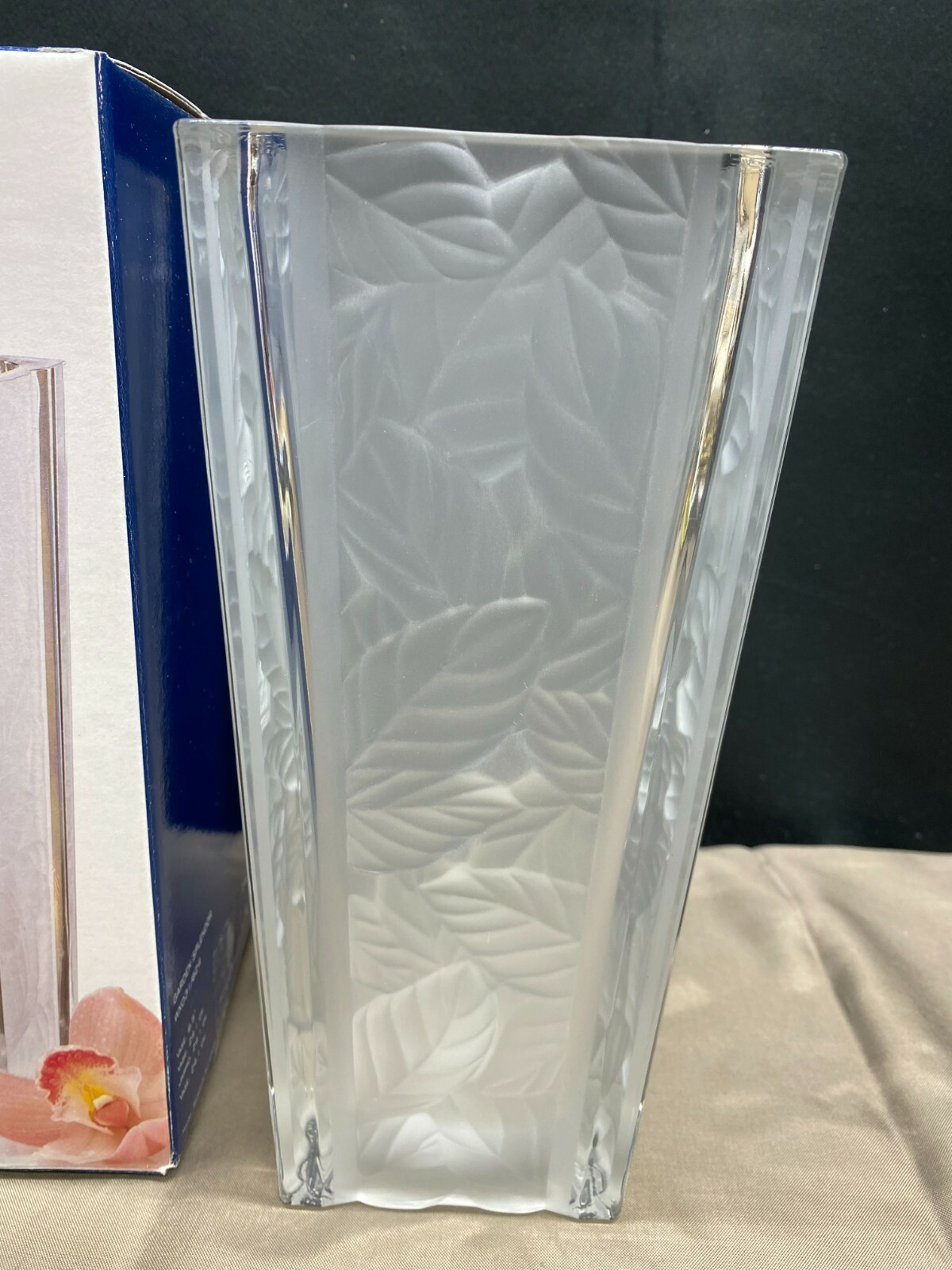 Mikasa “GARDEN SPLENDOR” Crystal Vase ~ 4″ Opening ~ 9 1/2″ Tall