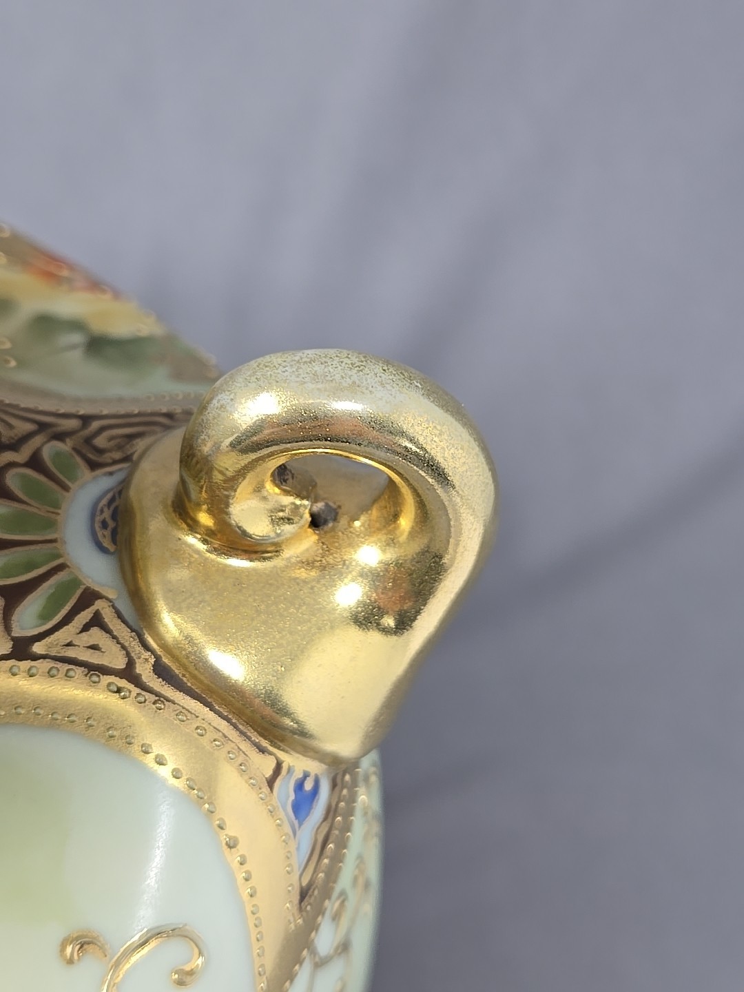 Antique Morimura Bros Handpainted Pink White Roses Raised Gold Vase 10 1/4″