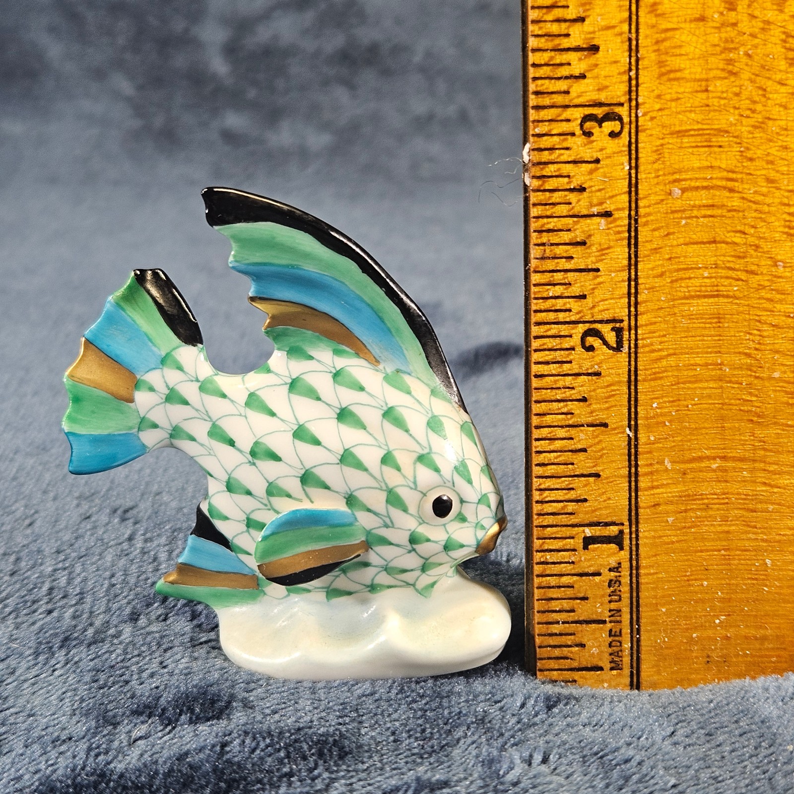 HEREND Green Fishnet Angel Table Fish