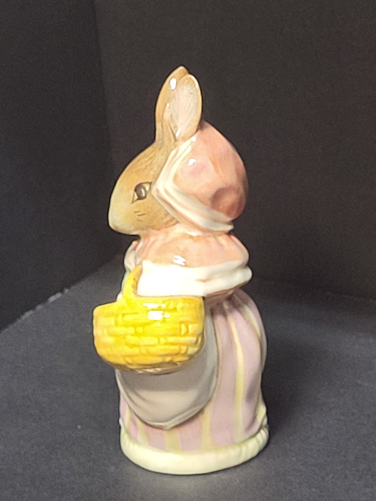 Beswick Mrs. Rabbit Gold Oval Stamp Figurine Beatrix Potter F. Warne & Co. BP2a