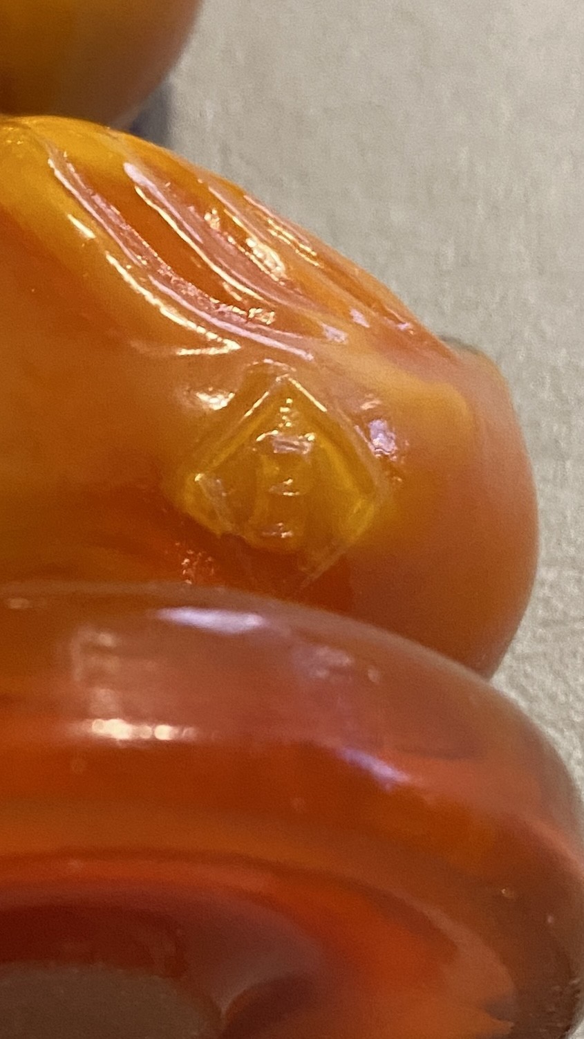 Boyd’s Art Glass Debbie The Duck, Maradi Gras color?, B in Diamond
