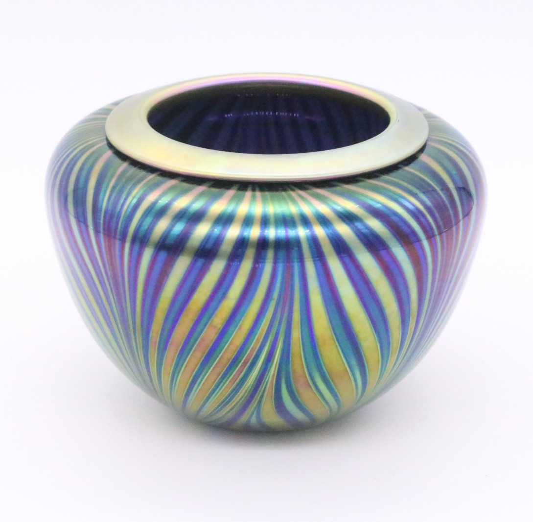 David Lotton Signed Iridescent Pulled-Feather Art Glass Vase Swirling Lustre