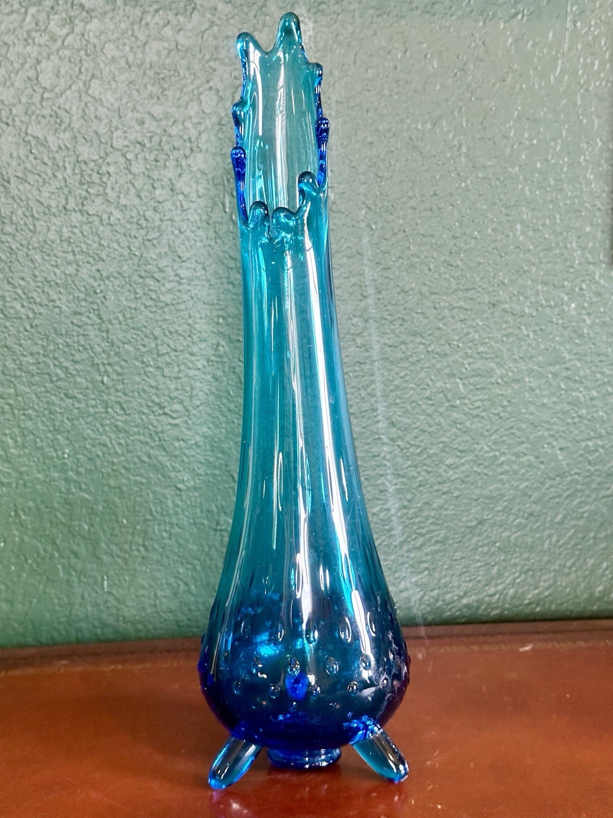 L.E. Smith Swung Vase Peacock Blue 3-Toe 12.75 Inch Vintage MCM Art Glass