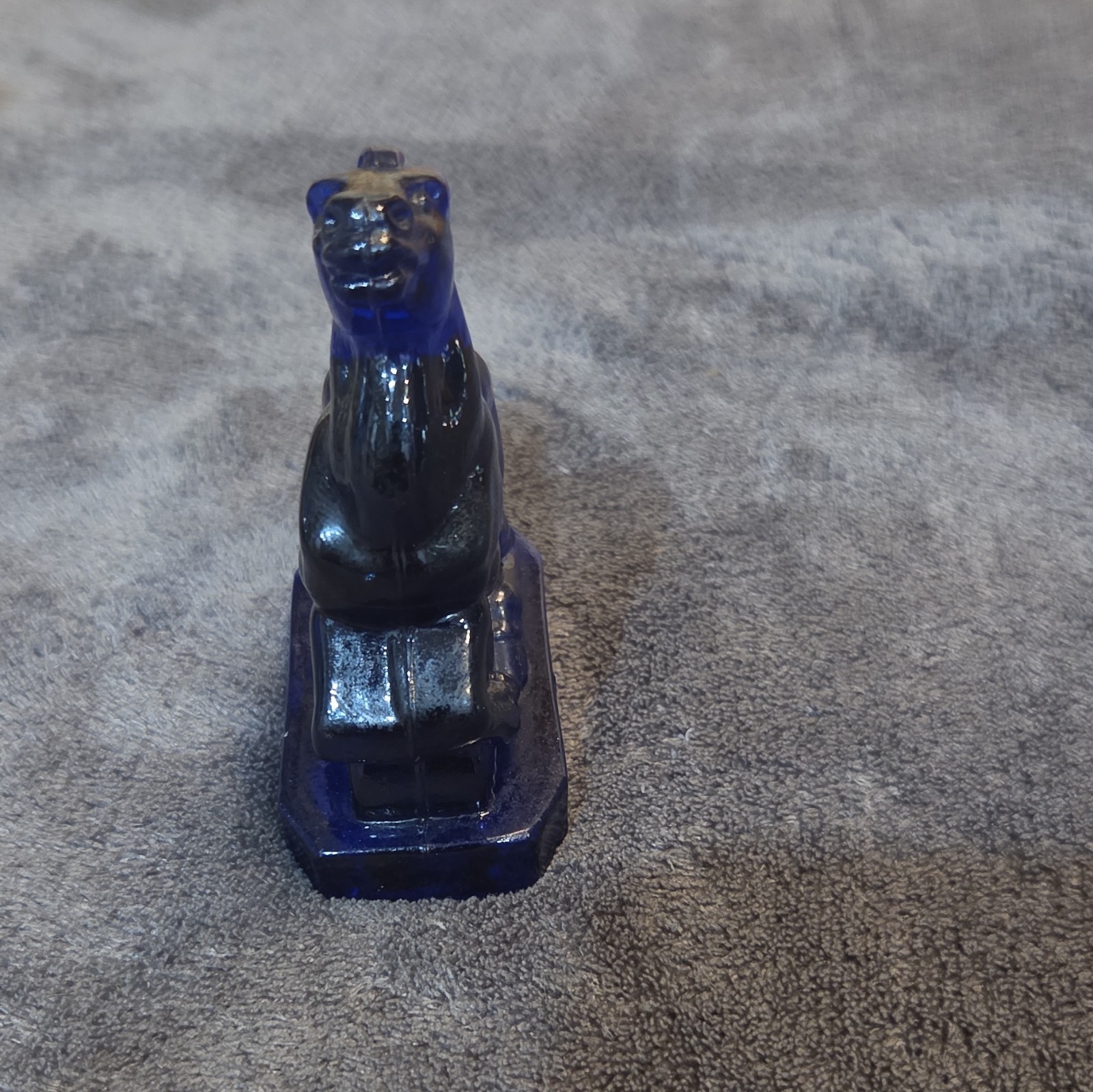 L.E. Smith Blue Glass Horse Figurine Solid Decorative Horses Theme Decor