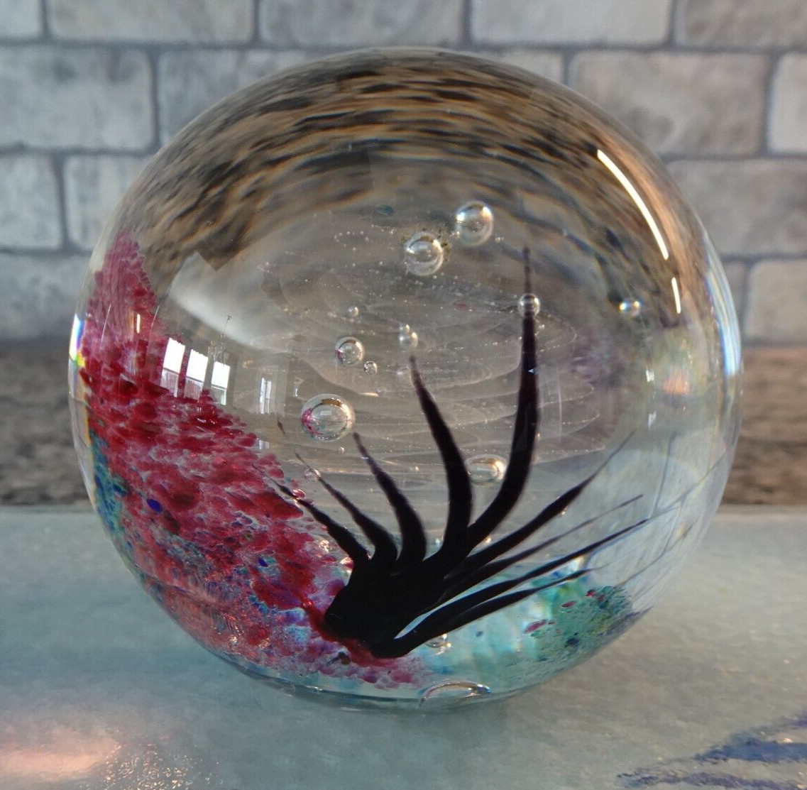 1991 Signed Johnathan Winfisky Round Seascape Art Glass Paperweight