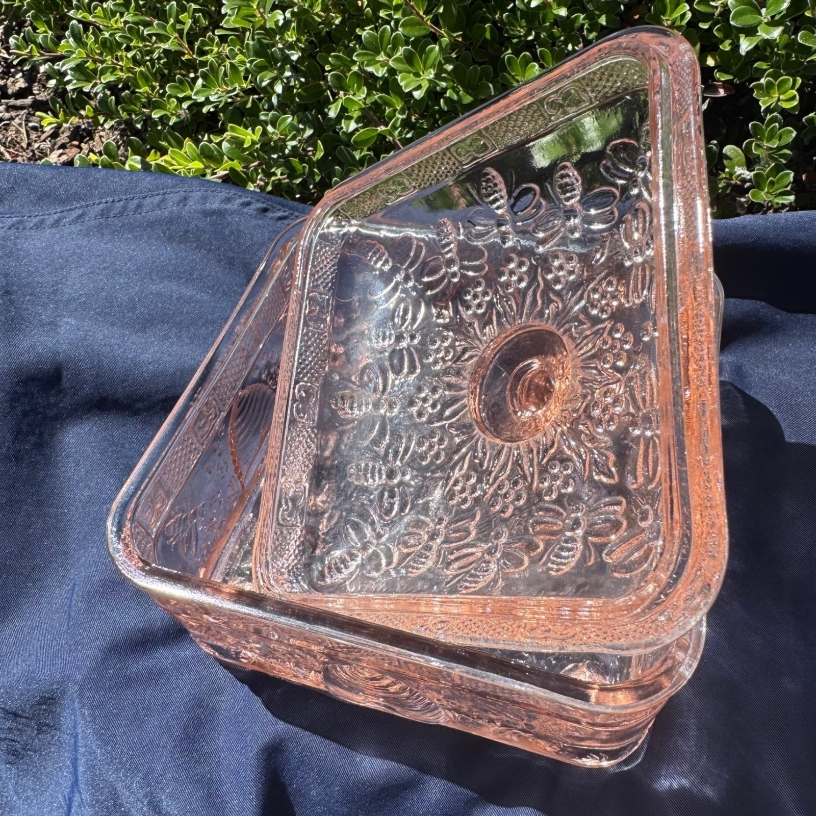 Pink Tiara Glass Beehive Honey Bee Trinket Box Square Footed Candy Dish Lid