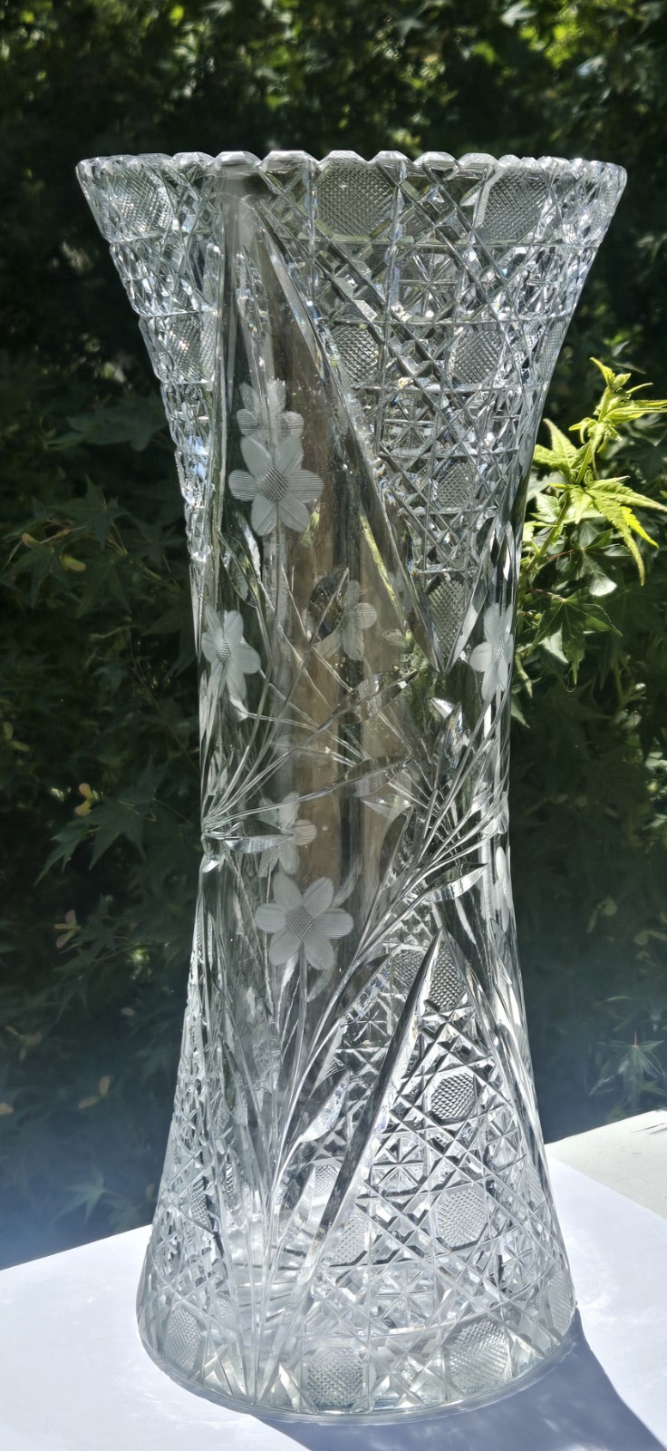 VINTAGE American Brilliant 14” CRYSTAL CUT GLASS VASE Sawtooth Flowers Pinwheel