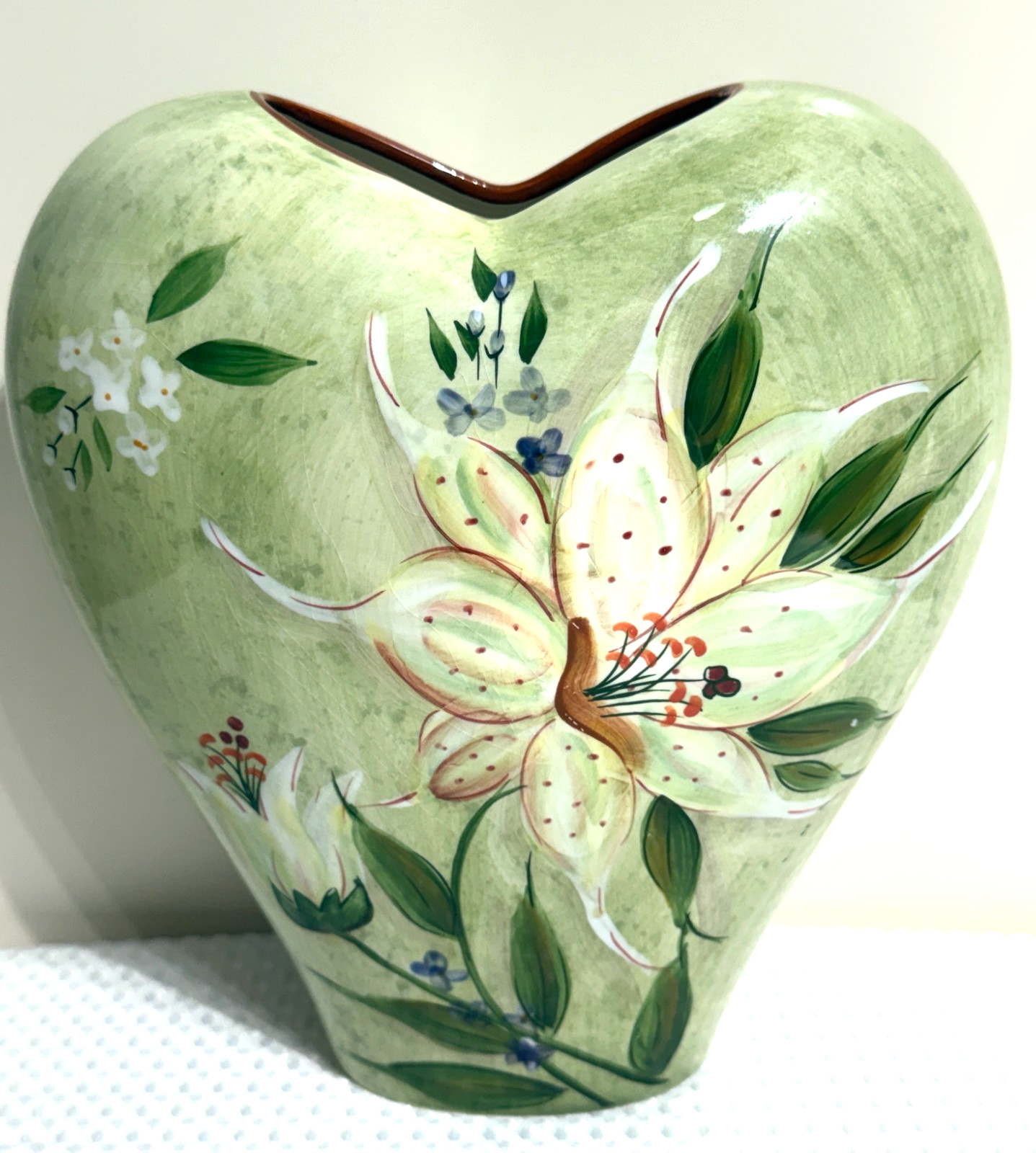 Inspirado Stonelite Tall Heart Shaped Hand Painted Vase with Tiger Lilies #609