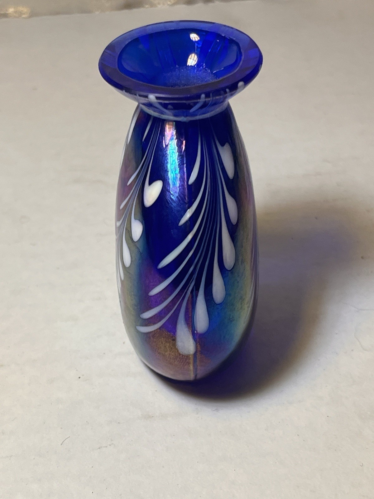 ART GLASS STUDIO Small IRIDESCENT VASE FEATHER DESIGN 3 1/4 INCH