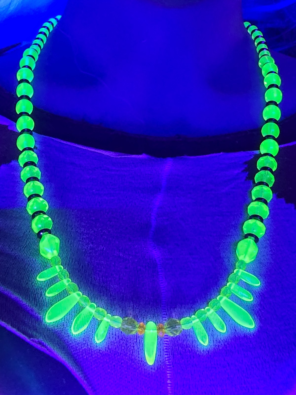 Uranium Glass Jewelry Necklace Atomic Bling Uranium Sharks Tooth & Dagger 23.5in