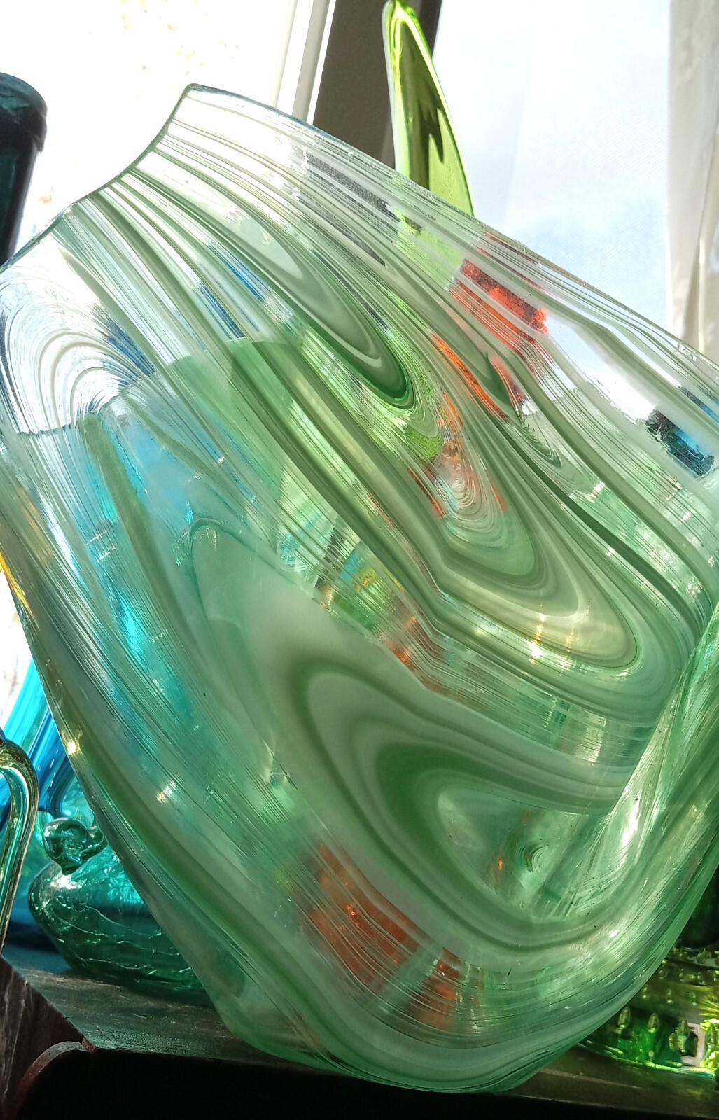 Stunning Signed Green & White Swirl Handkerchief Art Glass Vase 7″x7.5″x7.5″