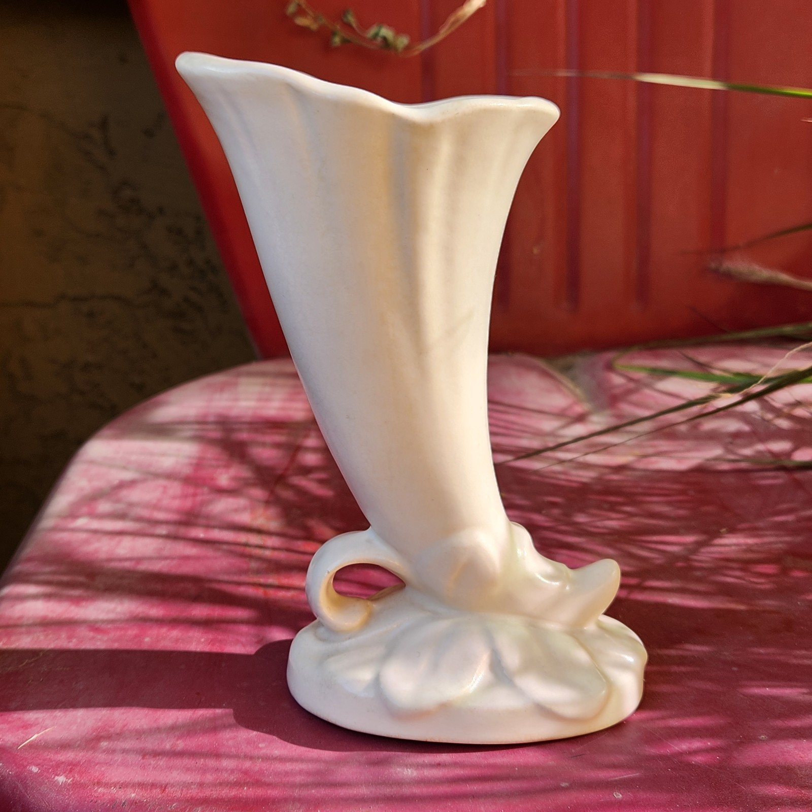 Vintage Ivory Weller Pottery Cornucopia Vase Horn Of Plenty 6.5″ Tall