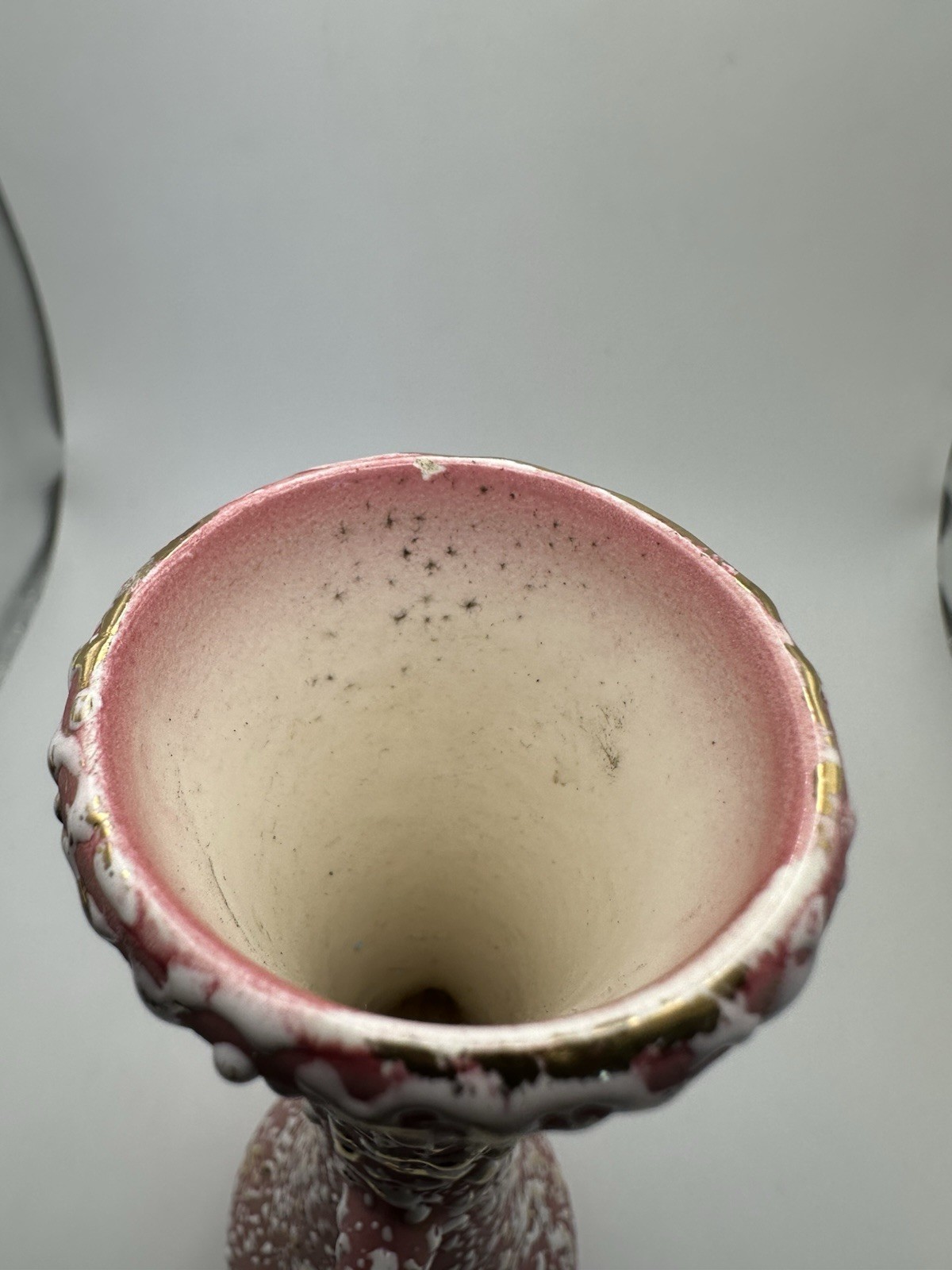 Mid Century Modern Weeping Gold Lava 7.5” Vase. Pink W/ White And Gold
