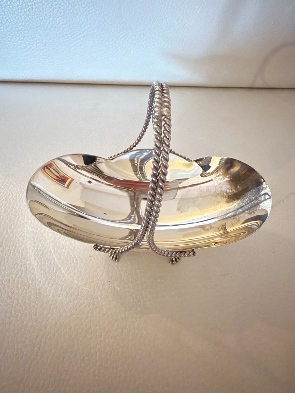 VINTAGE SILVERPLATE FOOTED BRIDE BASKET CANDY DISH ROPE HANDLE ORNATE CLAW FEET
