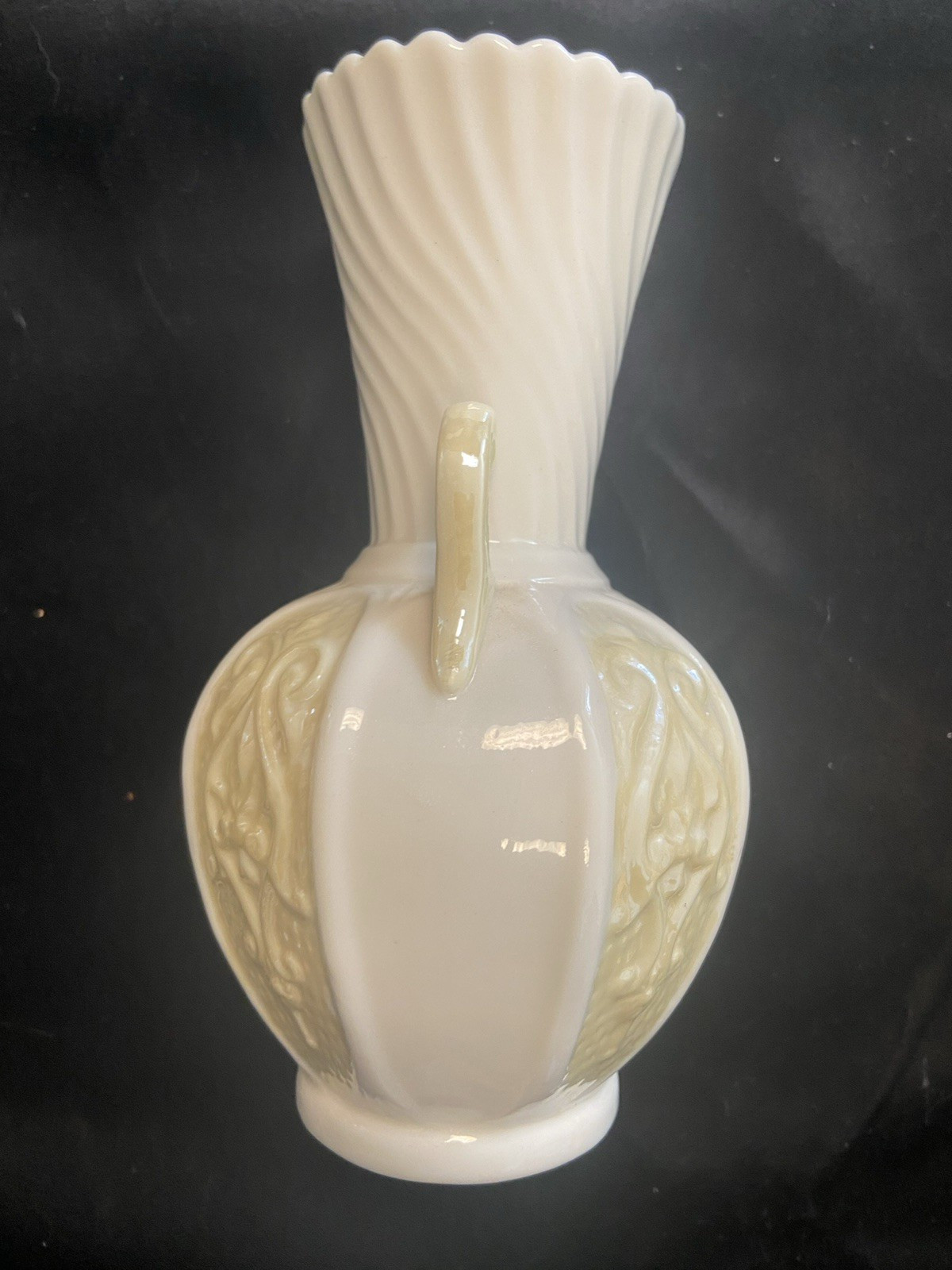 VTG Belleek Shamrock Double Handle 5 5/16″ Vase Green 6th Mark 1965-1980 Ireland