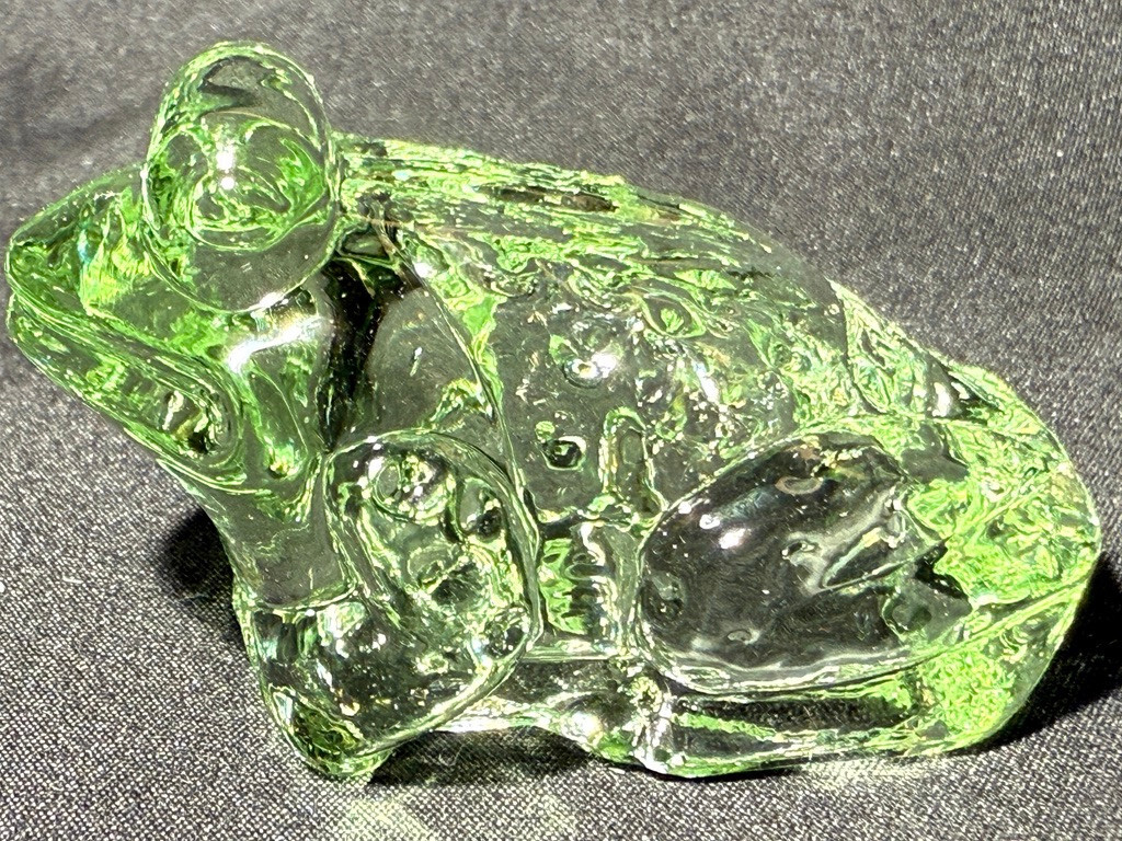 green Vaseline uranium glass Jeremy Frog Toad paperweight magnesium selenium art
