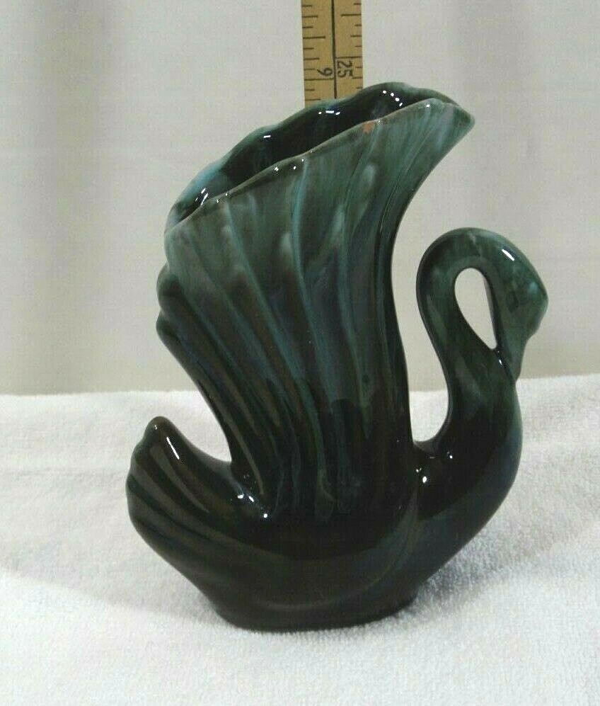 BEAUTIFUL VINTAGE 1960’S SMALL DARK GREEN SWAN VASE MID CENTURY DECOR U.S.A.MADE