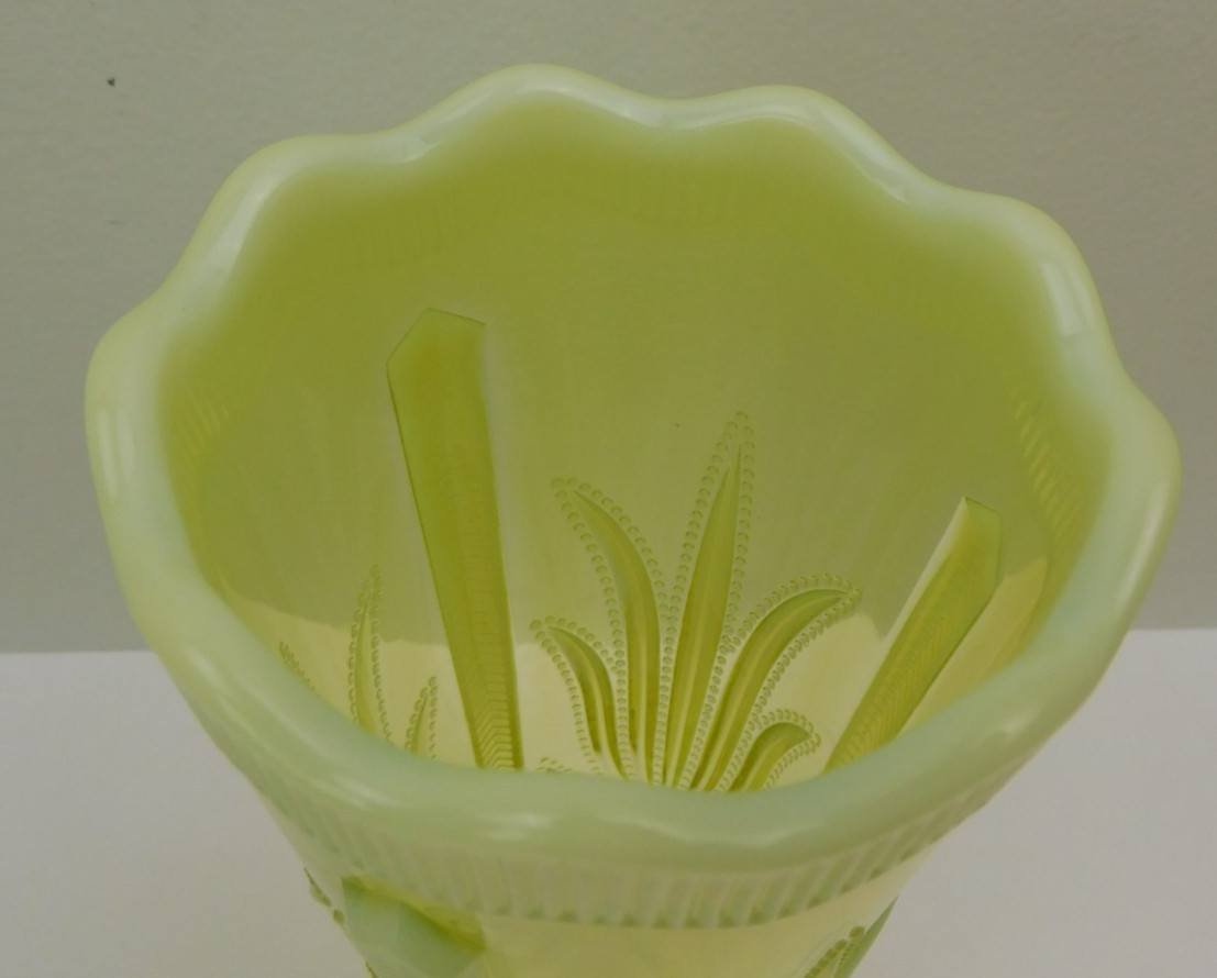 Vintage Fenton Cactus Vaseline Topaz Opalescent Vase Uranium Glass 7″ Great Glow