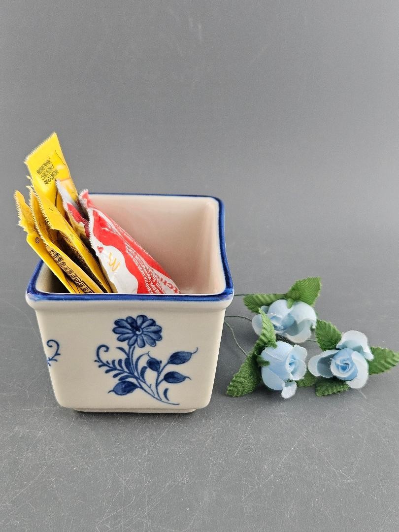 Blue in Bloom Williamsburg Andrea by Sadek bird/flowers condiment pkt holder