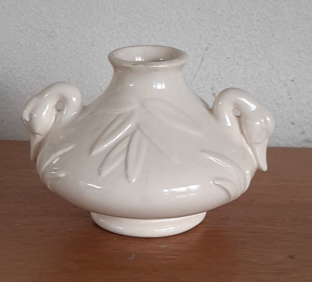 Vintage Weller Pottery Swan Head Handled Matte Ivory 1930’s Patricia Vase