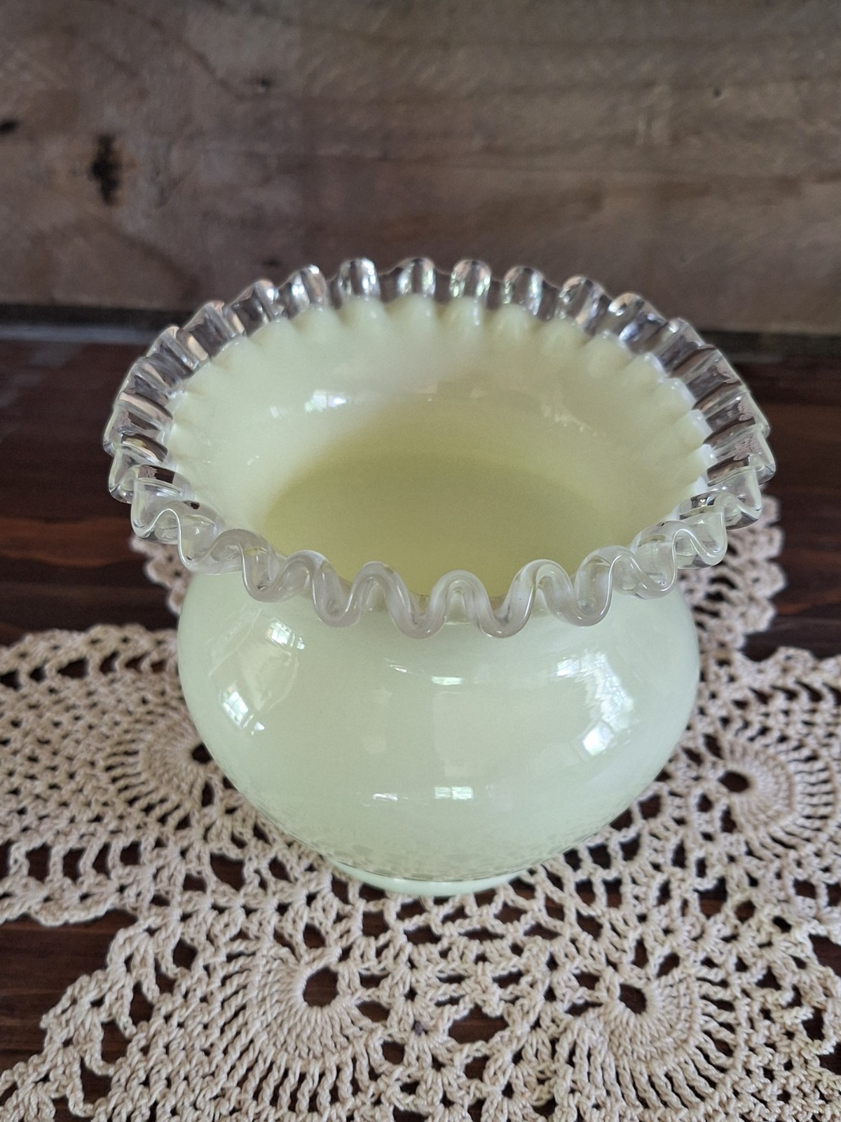 Fenton Vintage 1940’s Ivory Crest Uranium Bowl/Vase 5″ with Crimped Edge