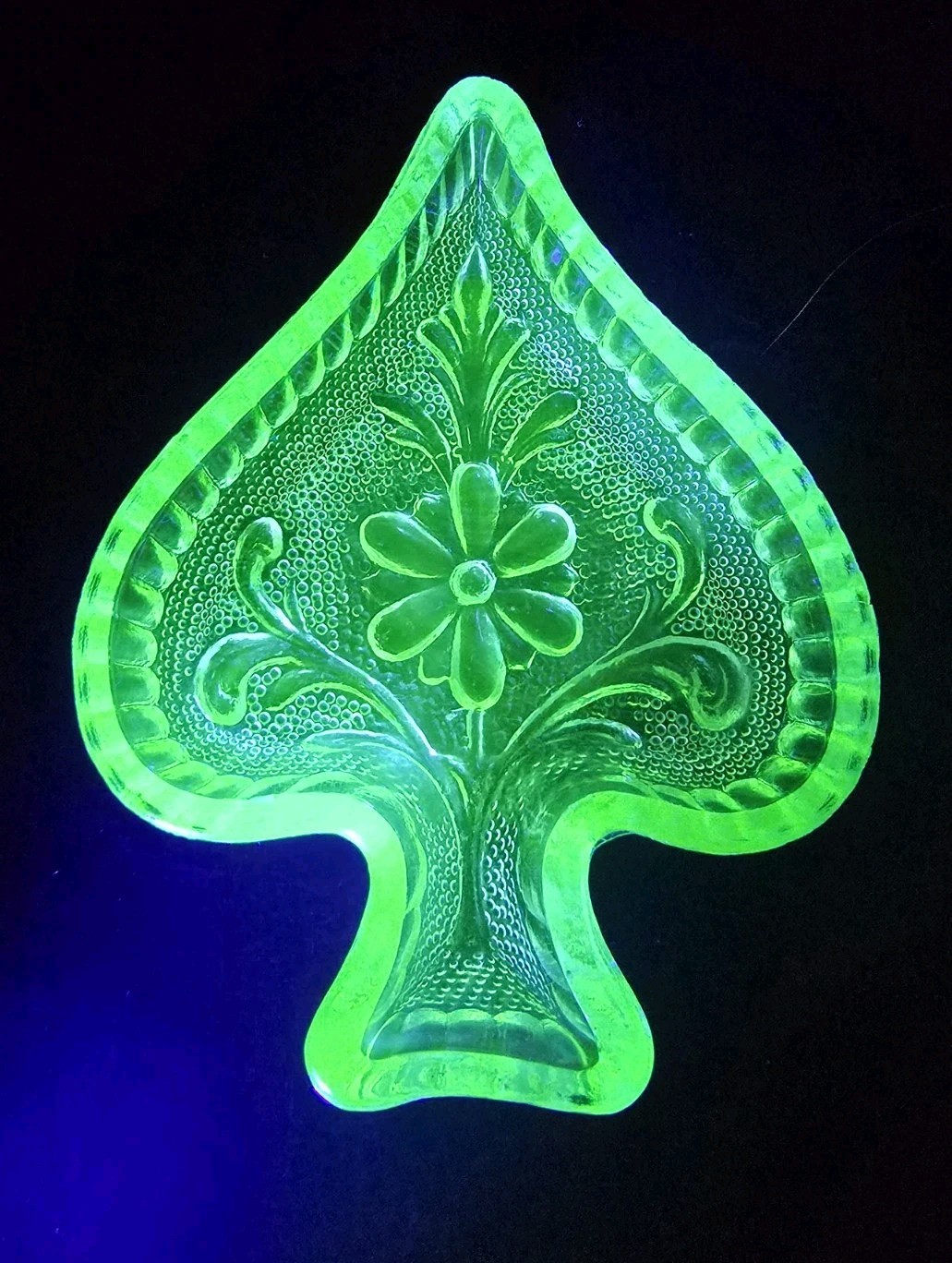 Uranium Vintage Glass Spade Trinket Poker Dish Ashtray Bridge Set Green UV GLOWS