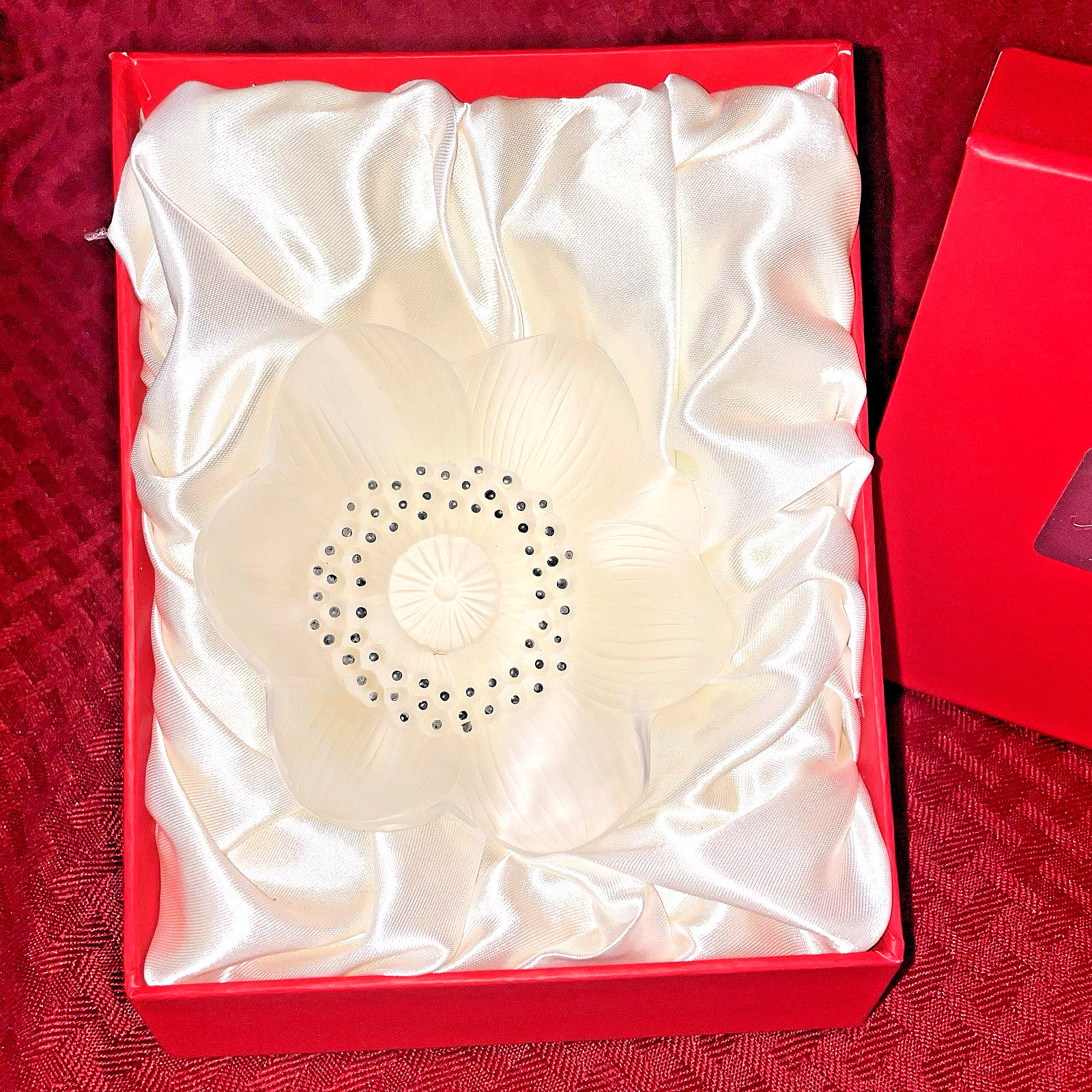 ANTIQUE LALIQUE FROSTED ANEMONE WIITH CLEAR STEM – NIB