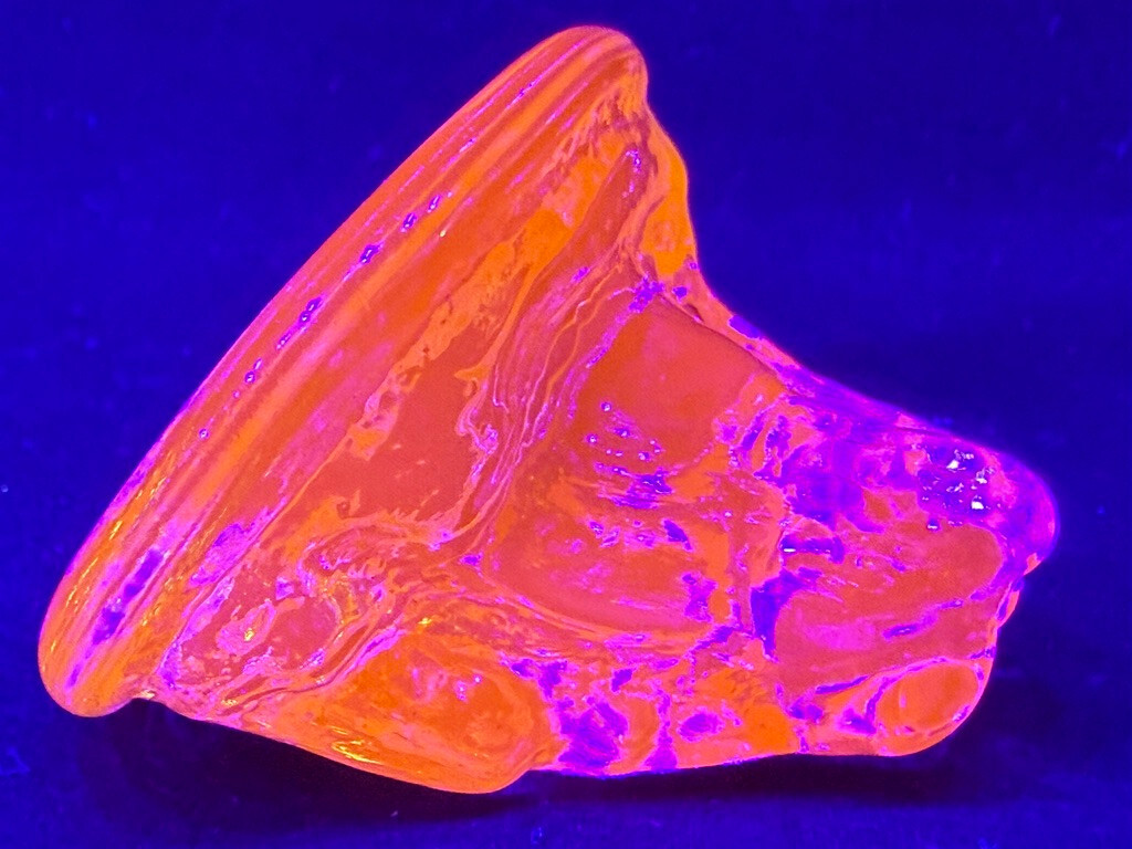 Green Vaseline uranium glass Frog Toad paperweight selenium glow magnesium fish