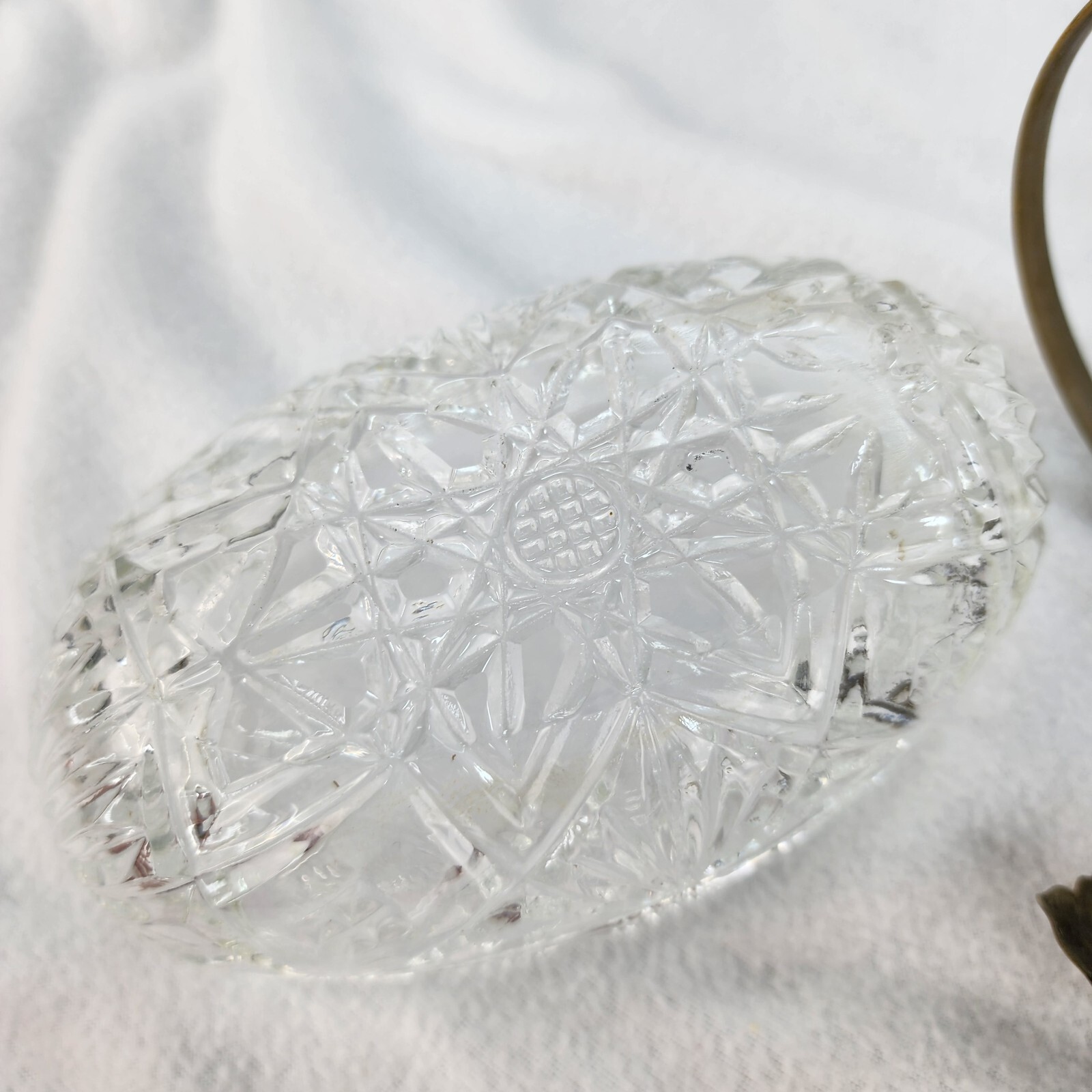 Vintage Brides Wedding Basket 6×3 Glass Clear Bowl Metal Leaves Caddy Candy Dish