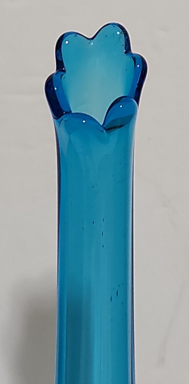 L E Smith Glass 4103 Simplicity Stretch Bud Swung Vase 12 1/2″ T Blue
