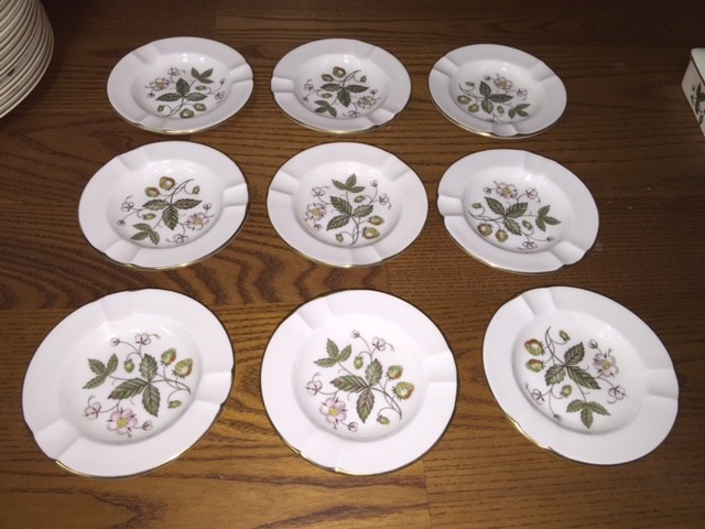 9 Wedgwood STRAWBERRY HILL Fine Bone China ~ 4 1/2″ Ash Tray ~ Excellent
