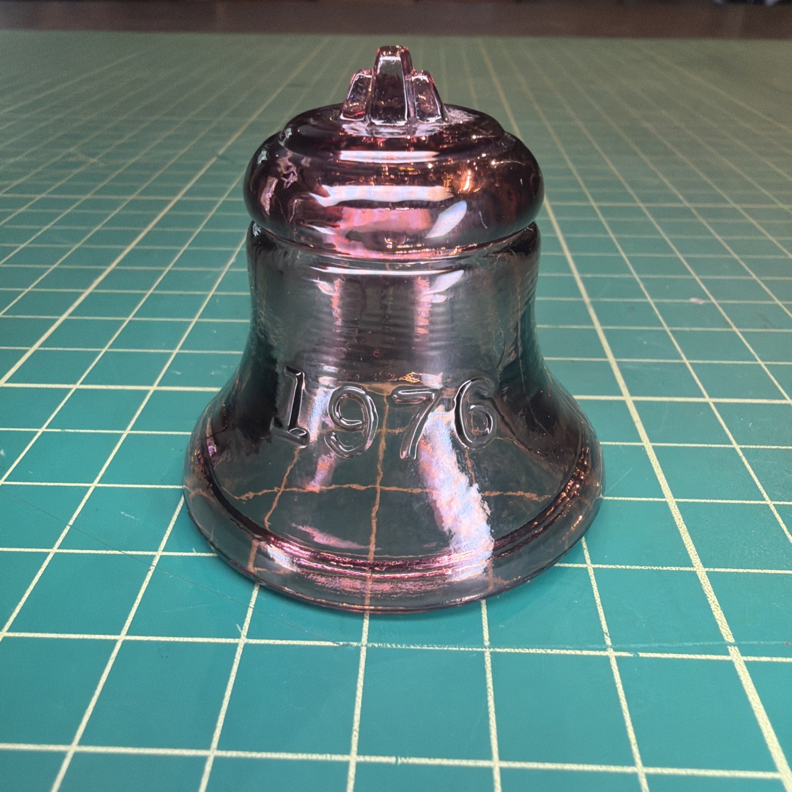 Degenhart Glass 1776 – 1976 Purple Amethyst Bicentennial Bell Vintage Figurine