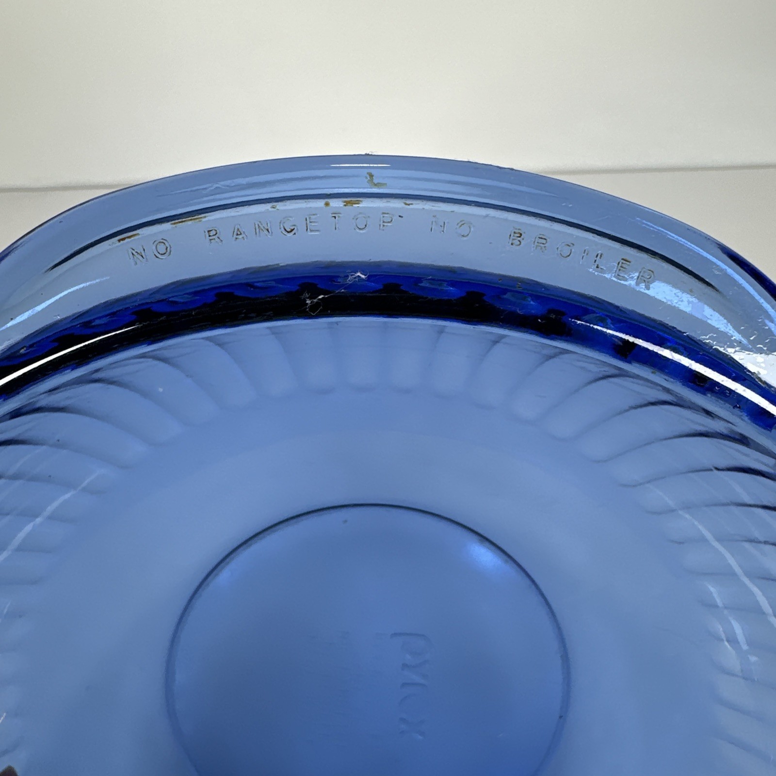 Corning Pyrex Sculptured Cobalt Blue Pattern 2 Qt Round Covered Casserole 8 3/4″