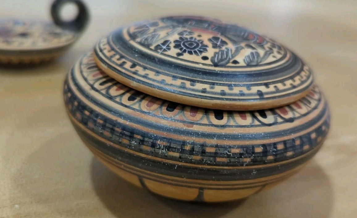 Vintage Mexican Pottery Greek Corinthian Museum Reproduction 600 BC Oil Lamp