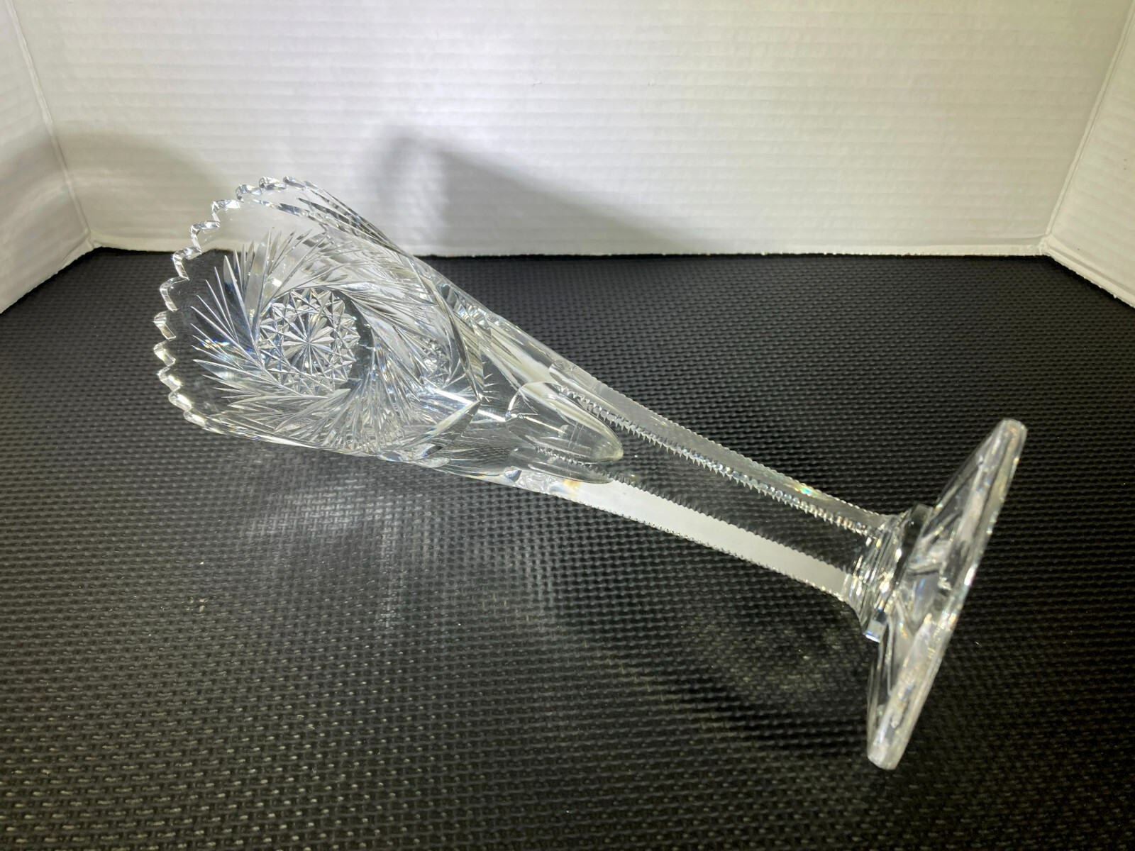 AMERICAN BRILLIANT CUT CRYSTAL TRUMPET VASE ANTIQUE 10″