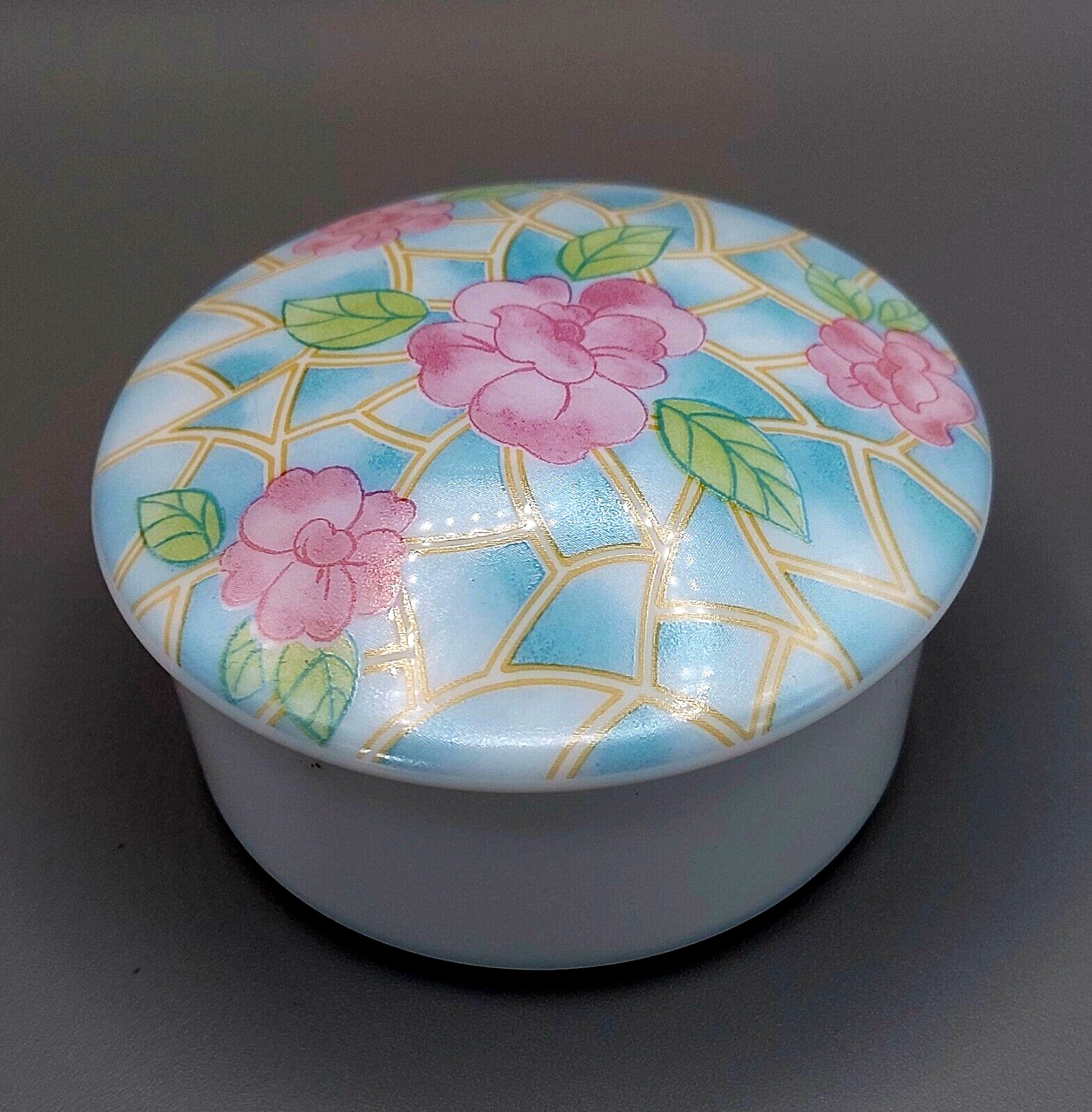 Vtg. Arcopal Round White Opalescent Pink Floral Lidded Trinket Dish/Powder Box