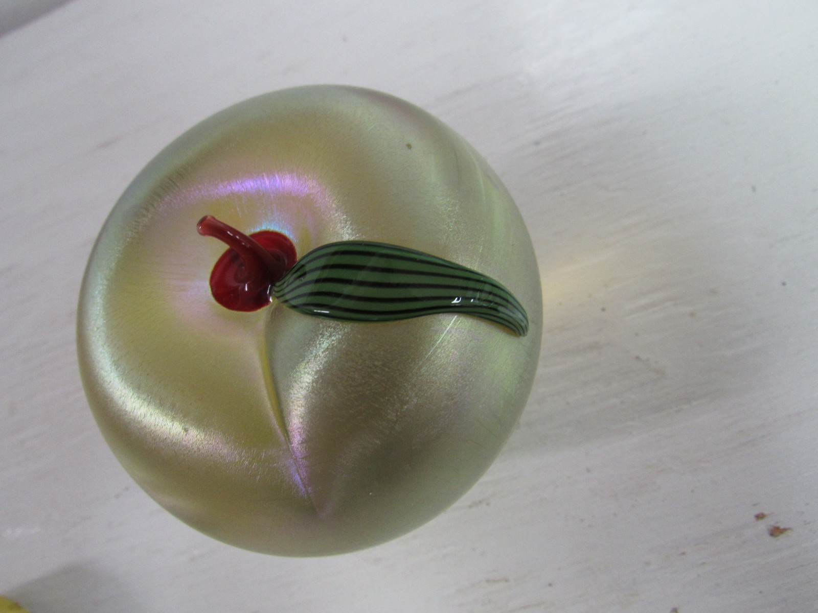 VTG ORIENT & FLUME Gold Iridescent Art Glass Apple Paperweight Signed GGWA?