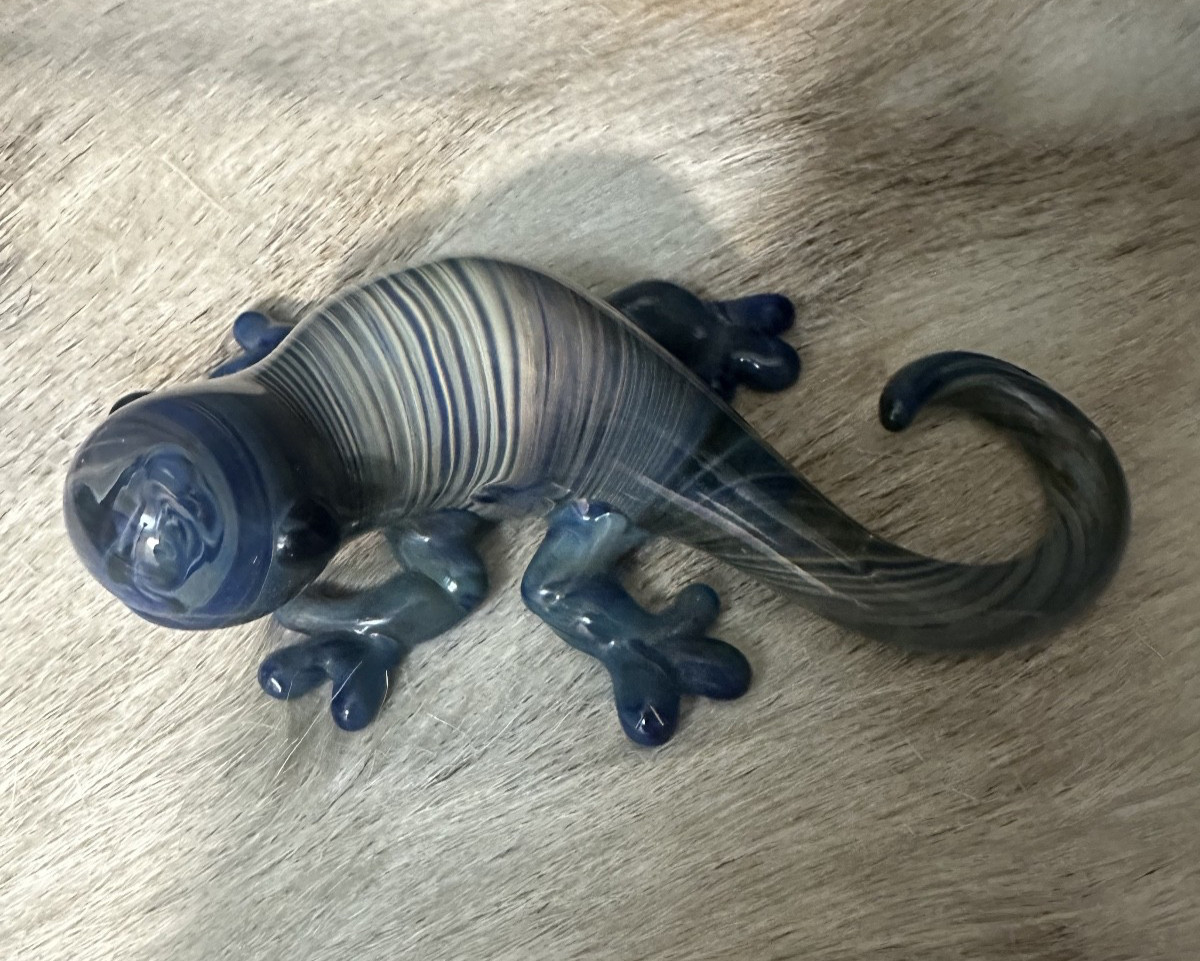 Striped Hand Blown Glass Figurine Of A Gecko. 4″ Blue Color