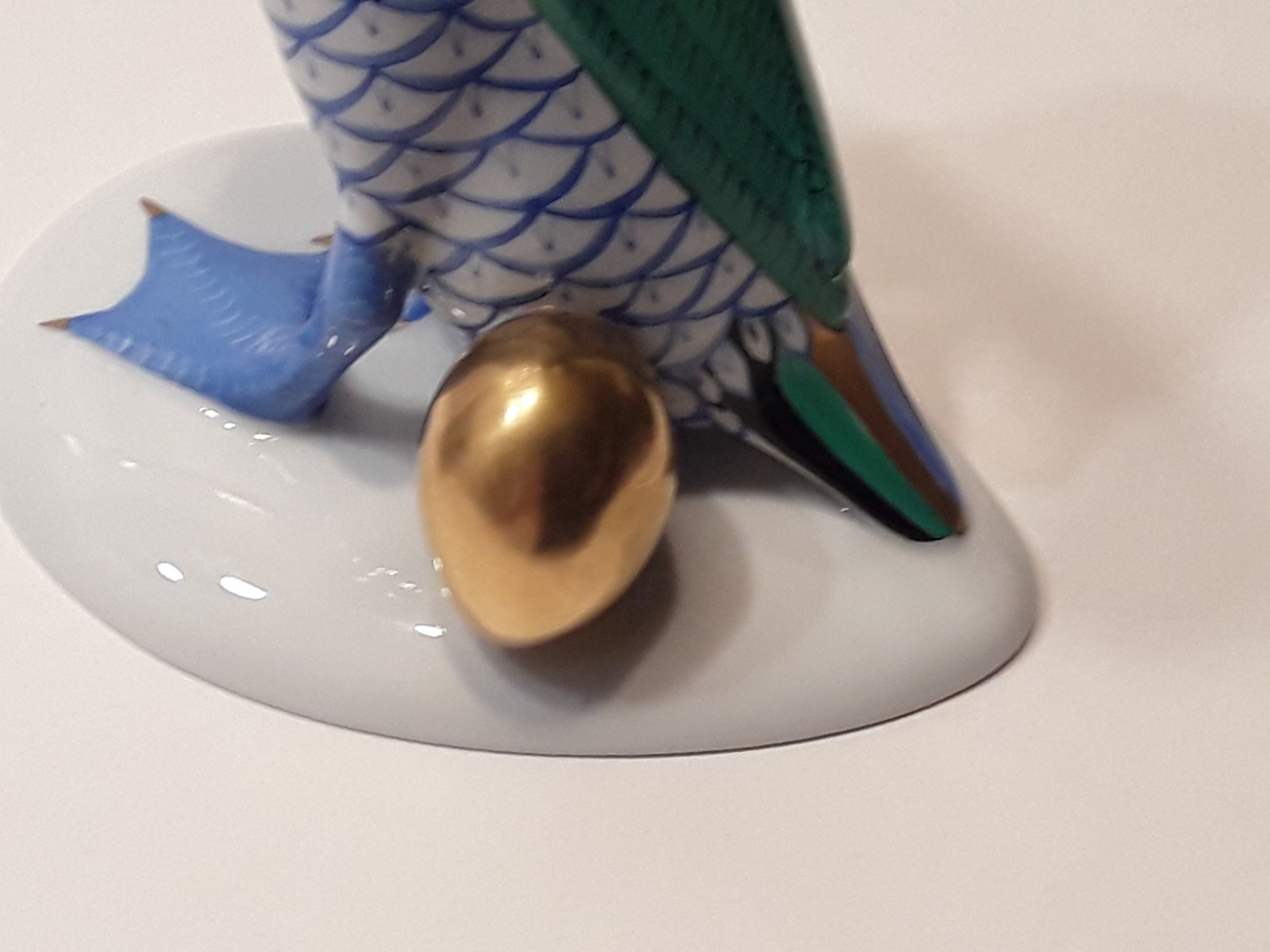 HEREND HAVANGARY LARGE GOOSE WITH GOLDEN EGG BLUE FISHNET 7.5 HIGHT NEW