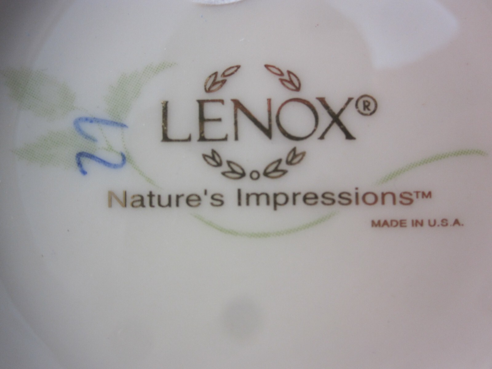 LENOX Nature’s Impression Drift Leave 8 in Gold Trim Vase