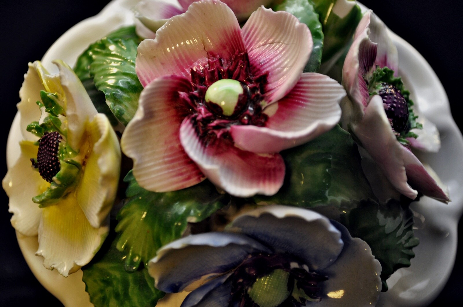 Crown Royal Bone China Flower Pot arrangement – England. Approx: 4″H x 4-1/2″W