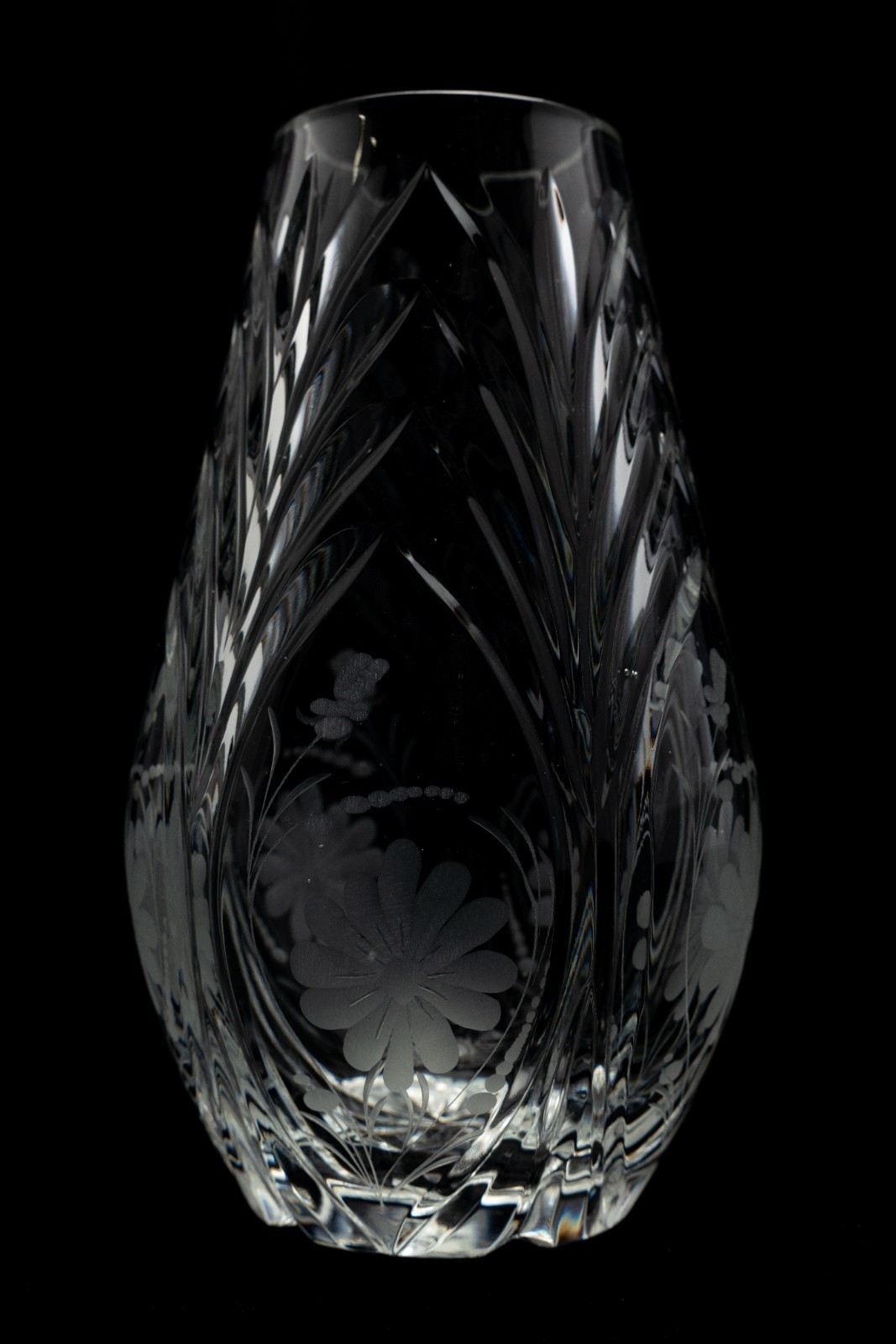 A Very Nice Crystal Vase with Etched Florals Cut Glass 7.5×4″ 3lb Clear Unmarked