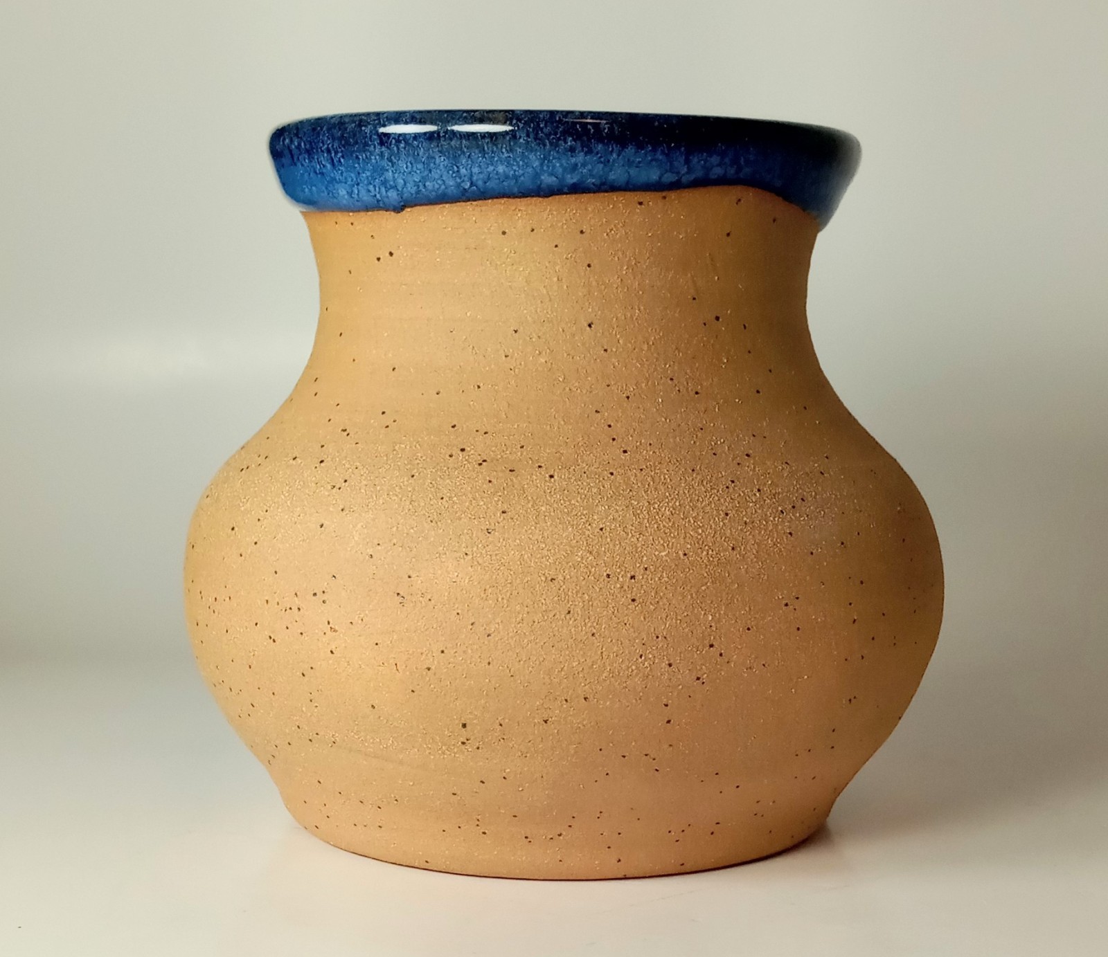 VTG 4 1/4″ Signed Stoneware Dragonfly Vase Unglazed Outside Blue Glaze Inside