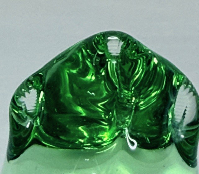 2 pc. Art Glass Swans Green and White Hand Blown Glass, 4 1/2 in x 3 1/4 in.