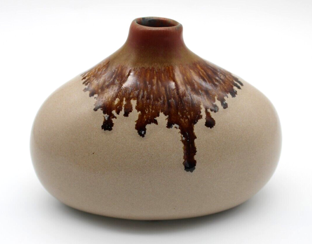 Pottery Bud Vase – Brown/Beige – 5.25×4″ Oval