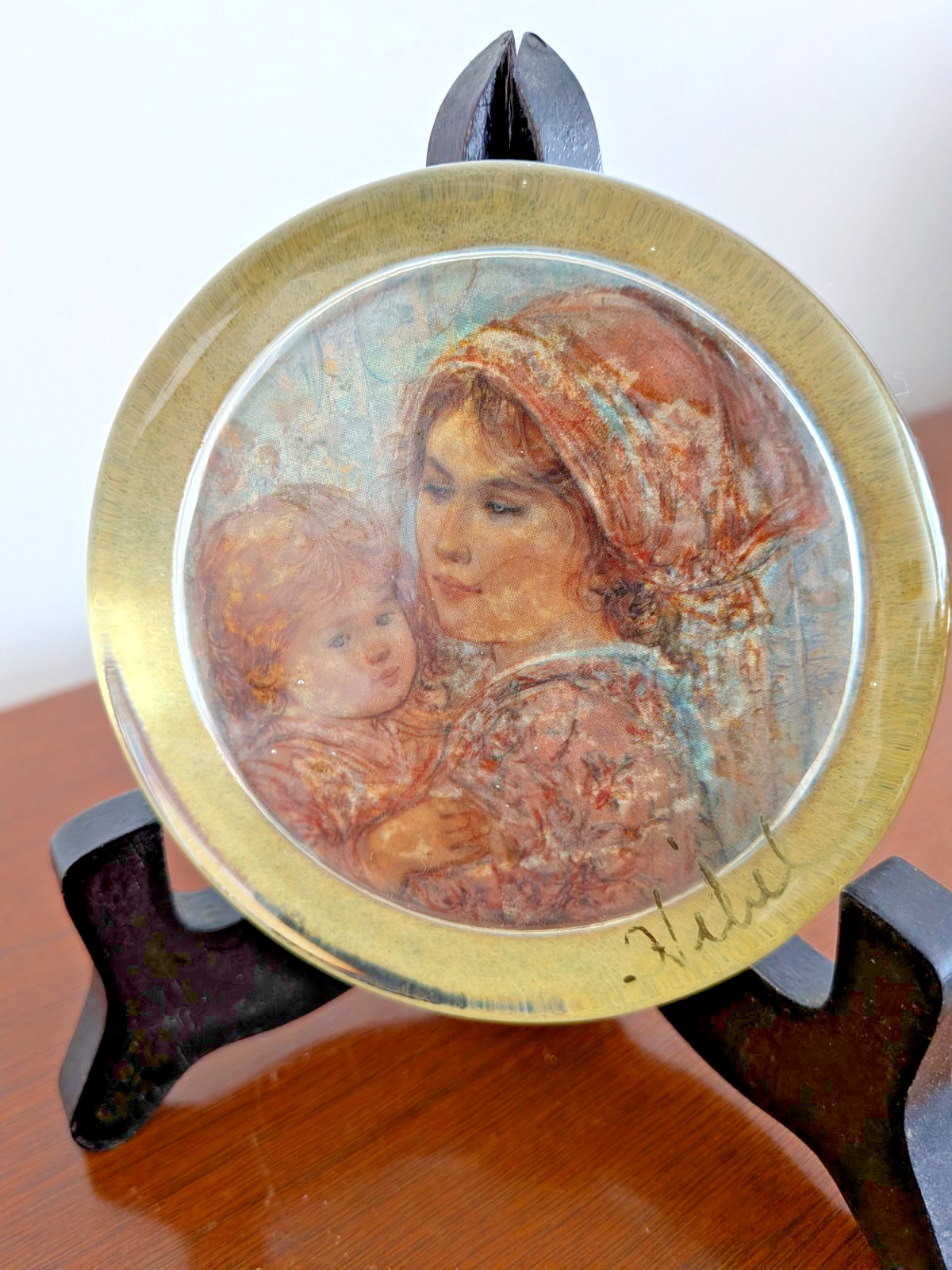 Vintage Paperweight Mother Child Lady Clare Round 3 3/4 “Etched Hibel