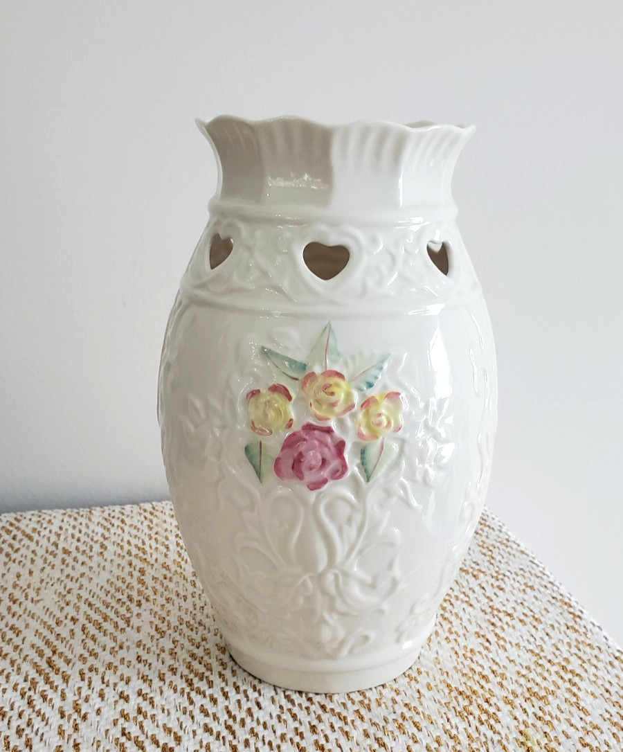ROMANTIC ROSE “BELLEEK” POTTERY PORCELAIN HURRICANE LAMP 2001 GGREAT FIND!