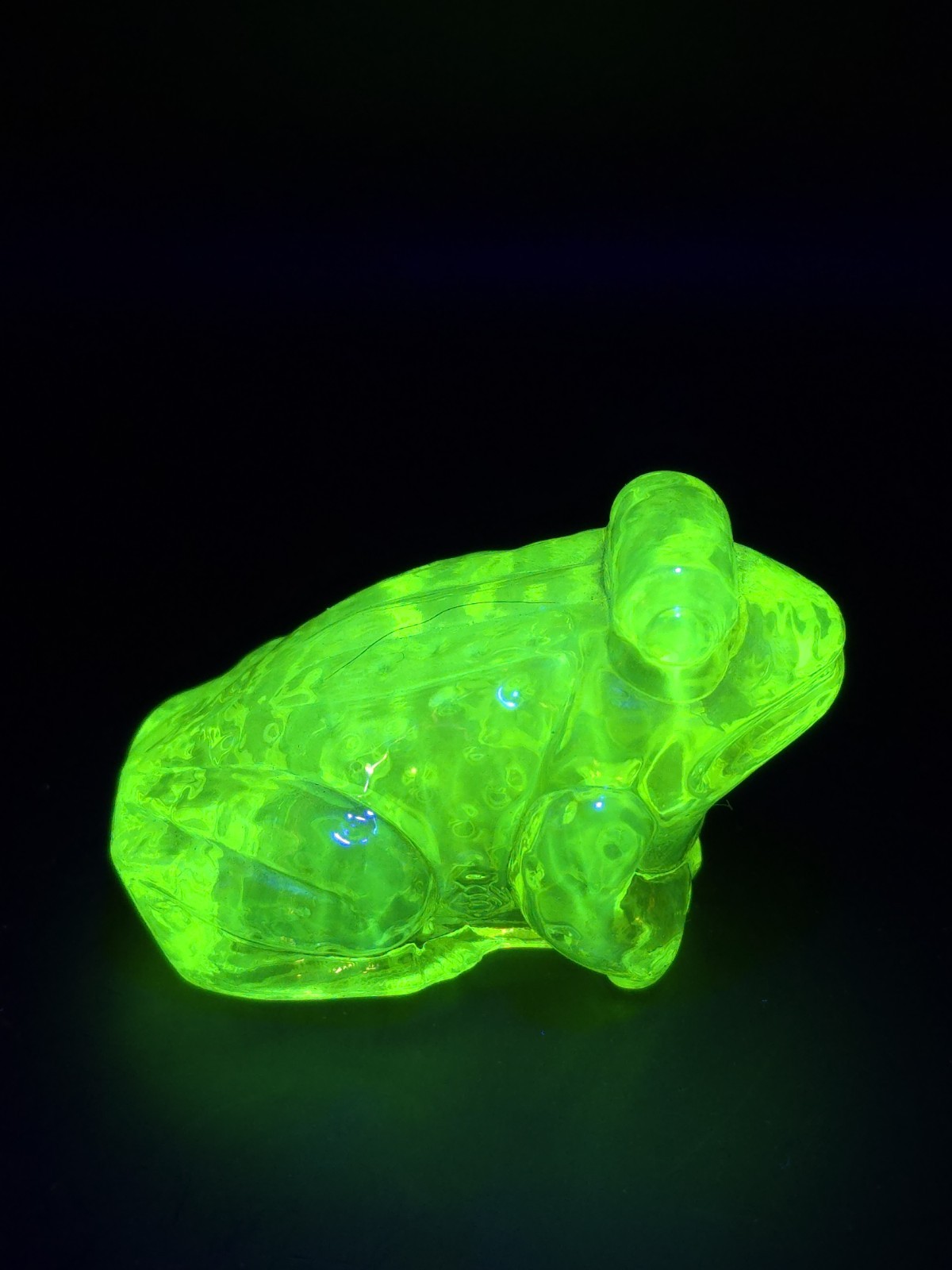 Boyd’s Vaseline/Uranium Glass Jeremy The Frog Glows like crazy!! Opalescent