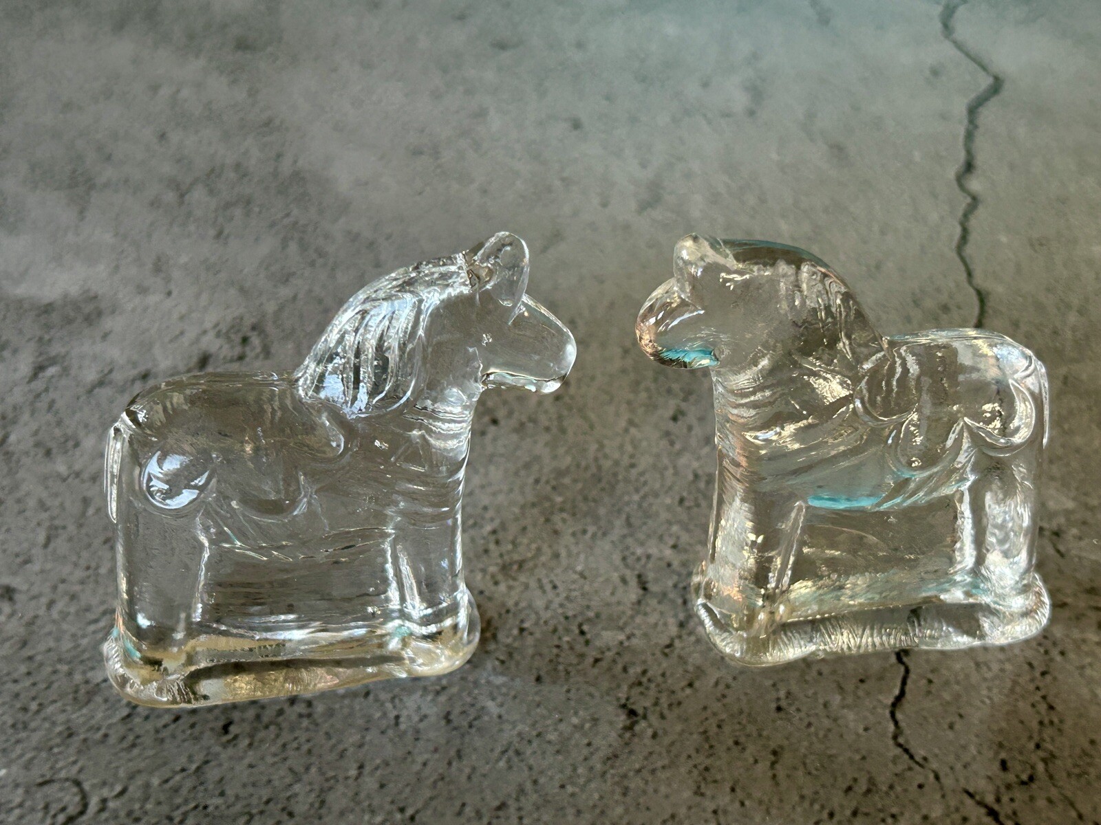 Lindshammar Sweden Crystal Dala Horse Paperweights Pair 2″ Scandinavian VTG