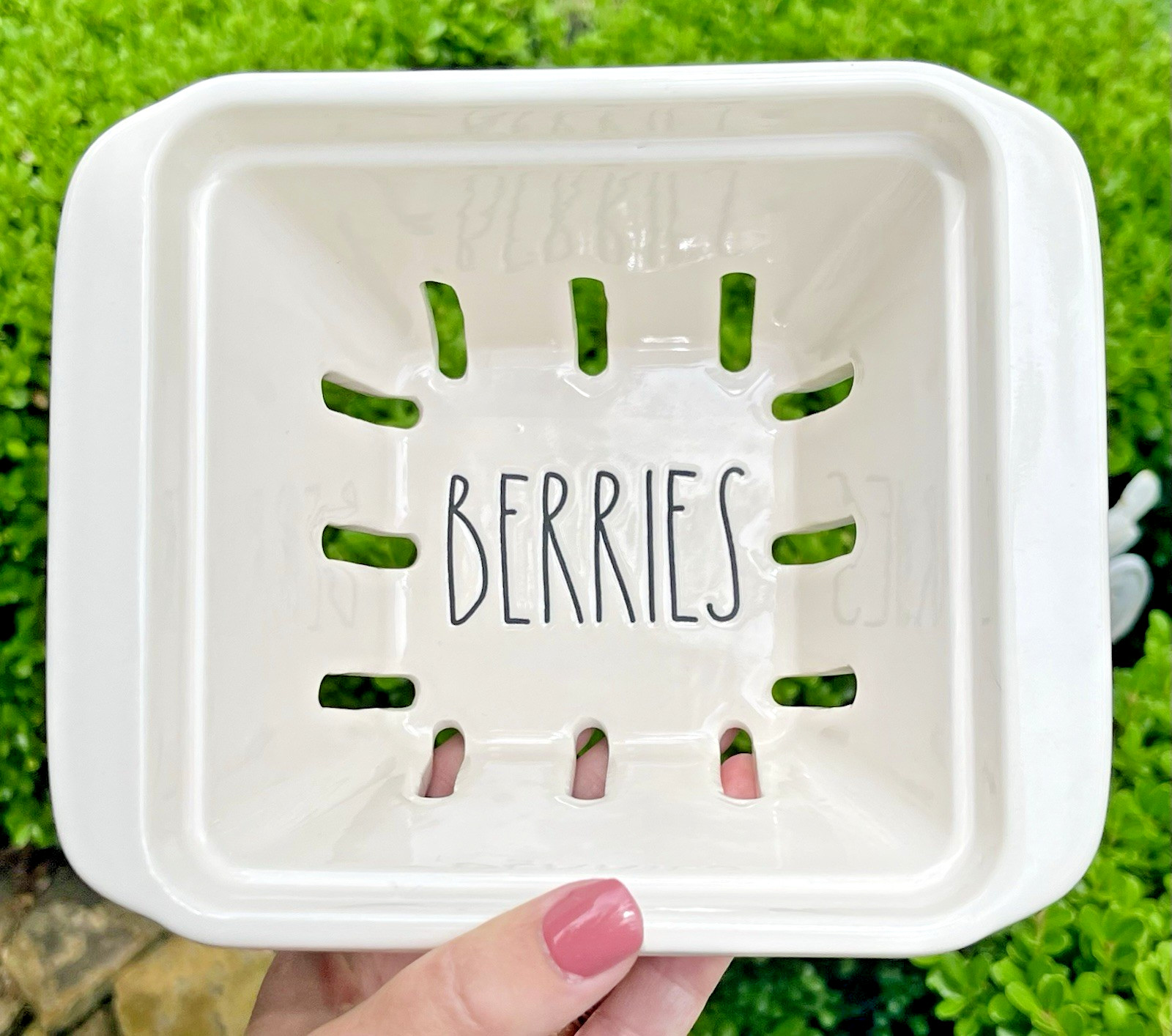 RAE DUNN “BERRIES” Basket Bowl Artisan Collection By Magenta Excellent Condition